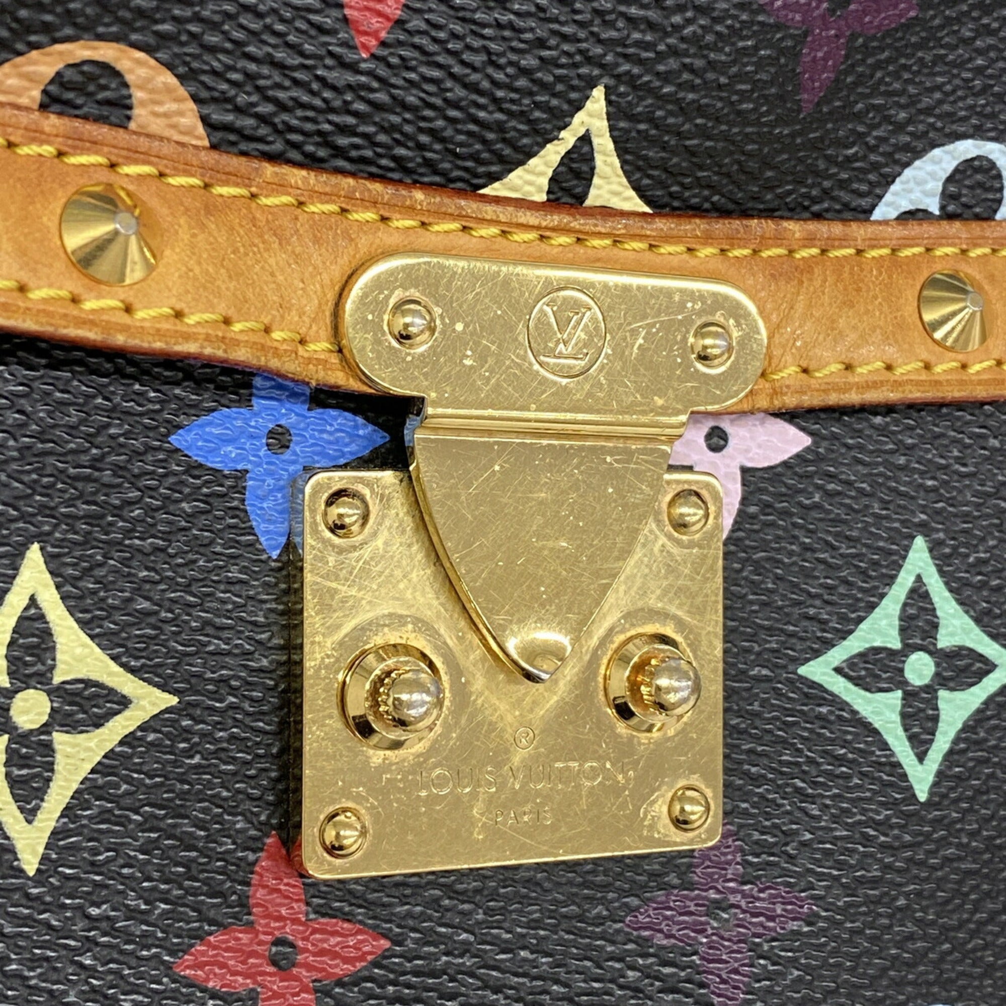 Louis Vuitton Noir Shoulder Bag (Pre-Owned)