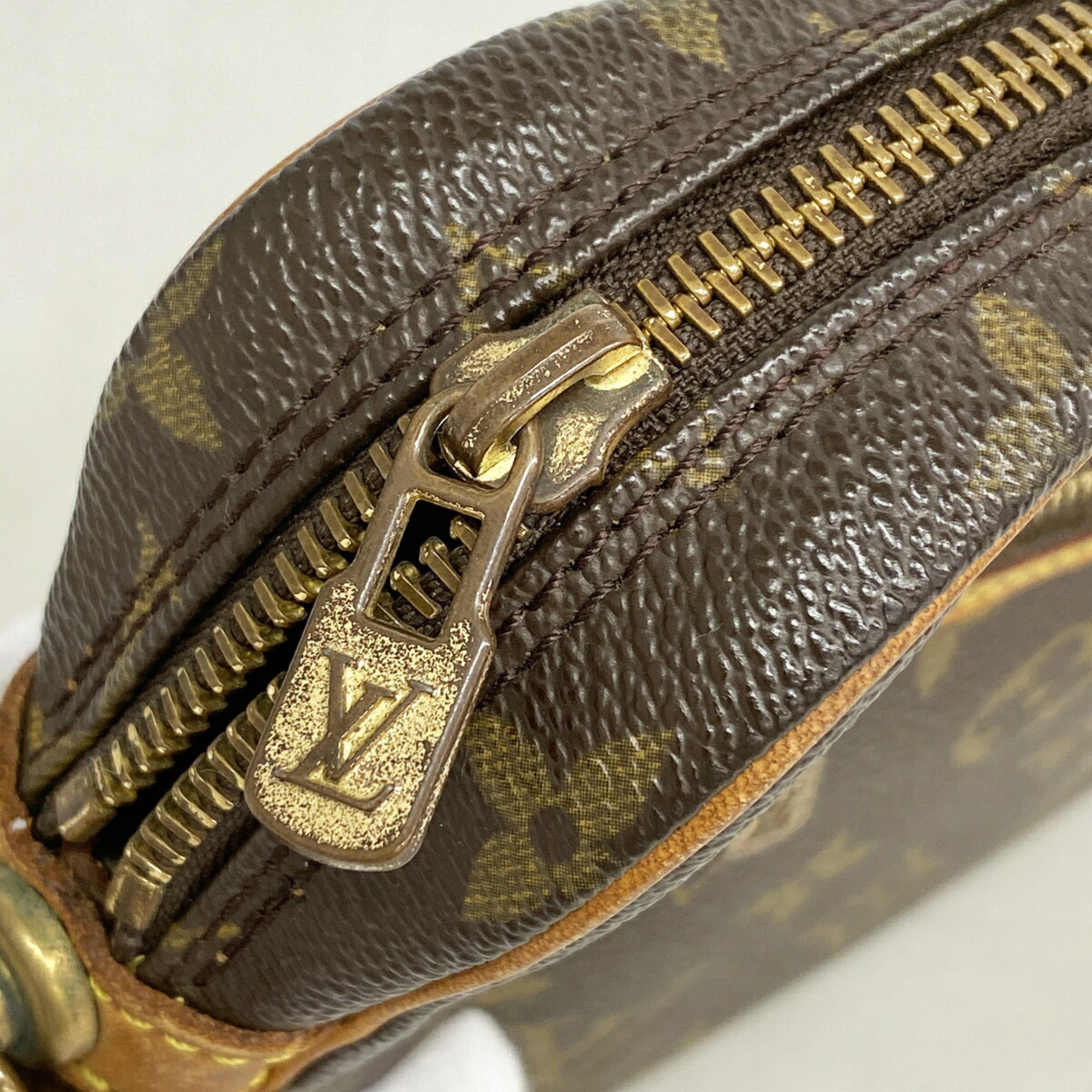 Louis Vuitton Brown Clutch Bag (Pre-Owned)