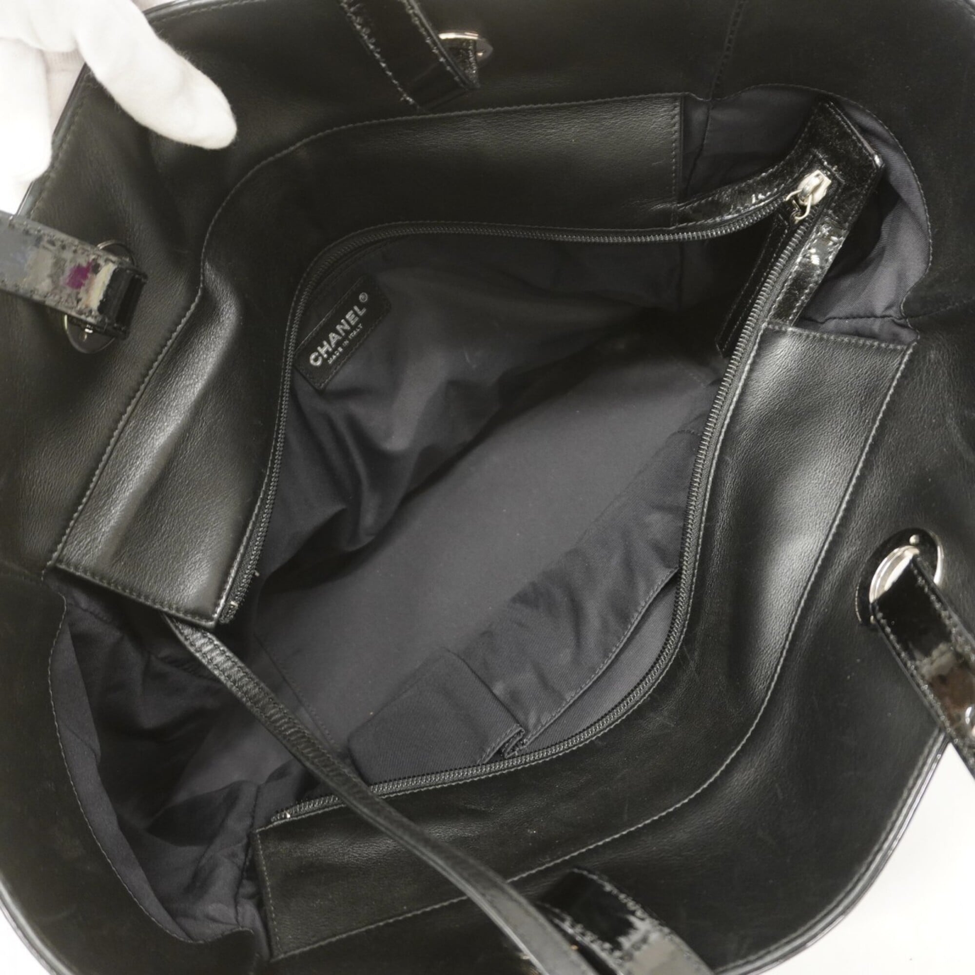 Chanel Black Tote Bag (Pre-Owned)