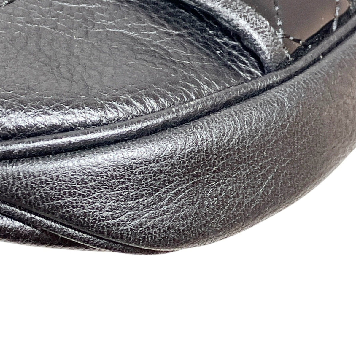 Burberry Black Leather Shoulder Bag (Pre-Owned)