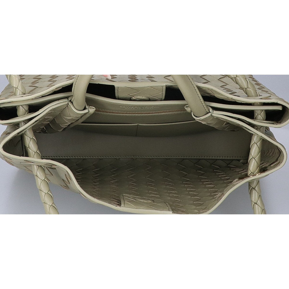 Bottega Veneta Gold Leather Handbag (Pre-Owned)
