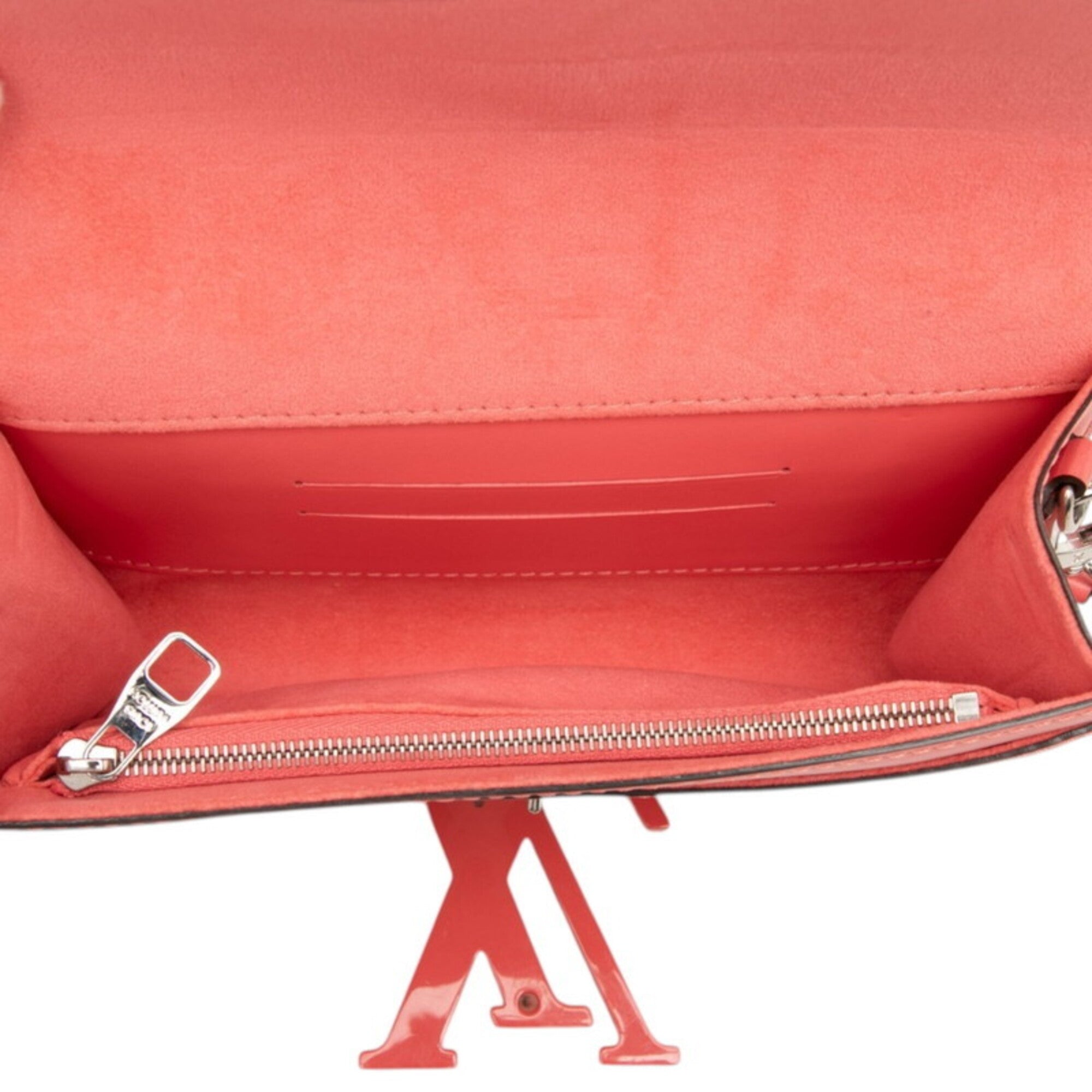 Louis Vuitton Pink Leather Shoulder Bag (Pre-Owned)