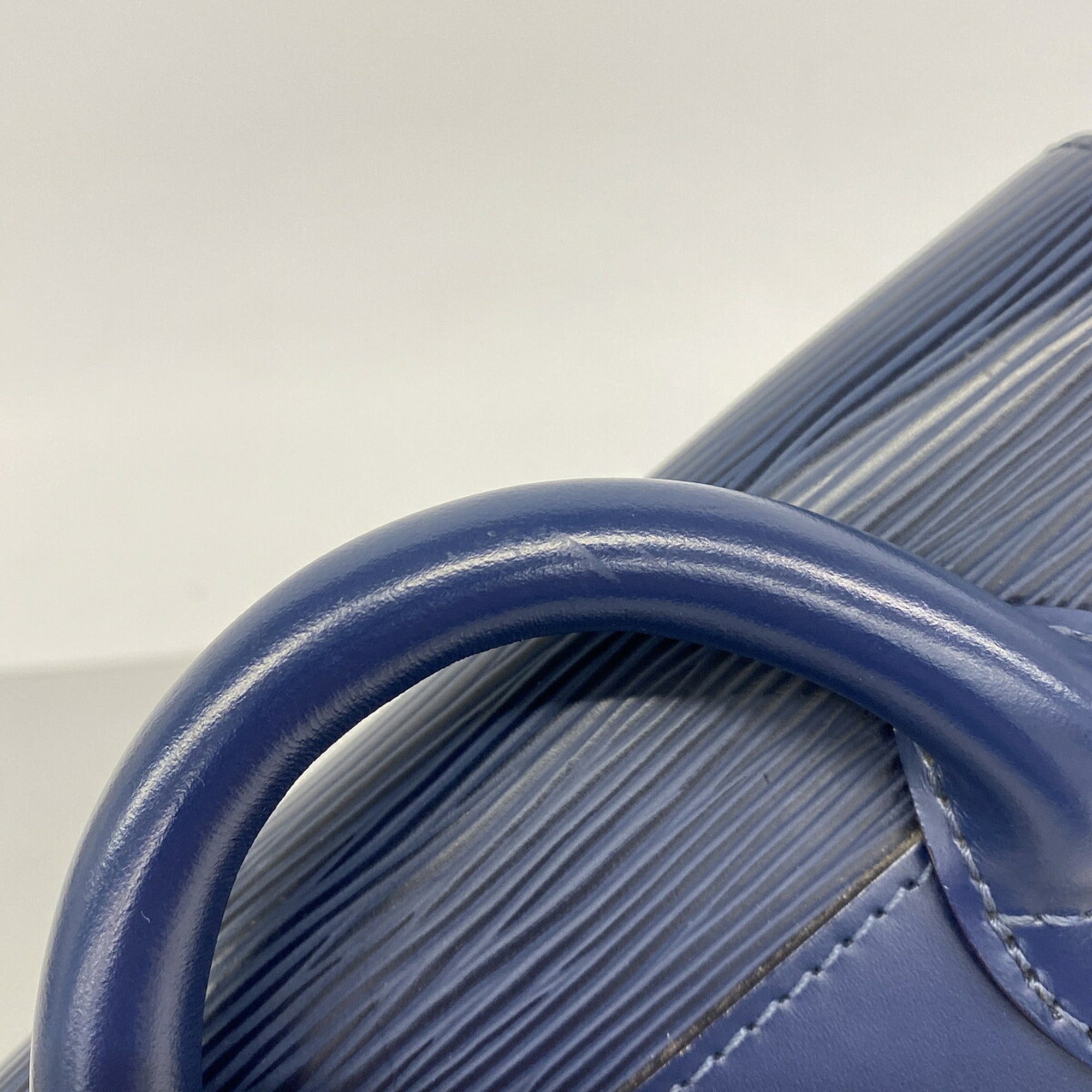 Louis Vuitton Navy Handbag (Pre-Owned)