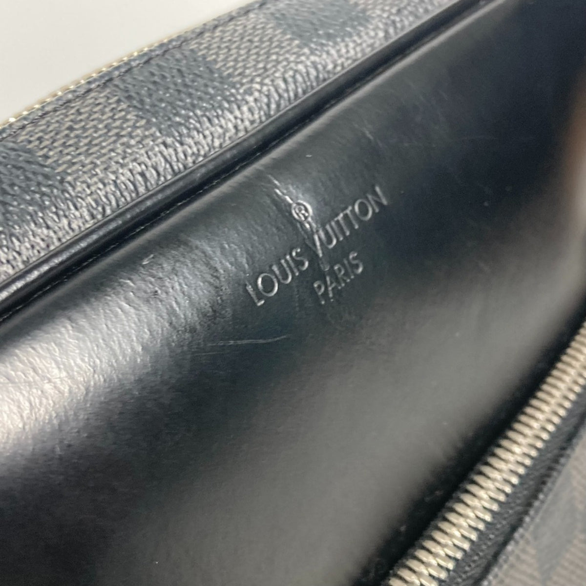 Louis Vuitton Black Damier Graphite Messenger Bag Shoulder Bag (Pre-Owned)