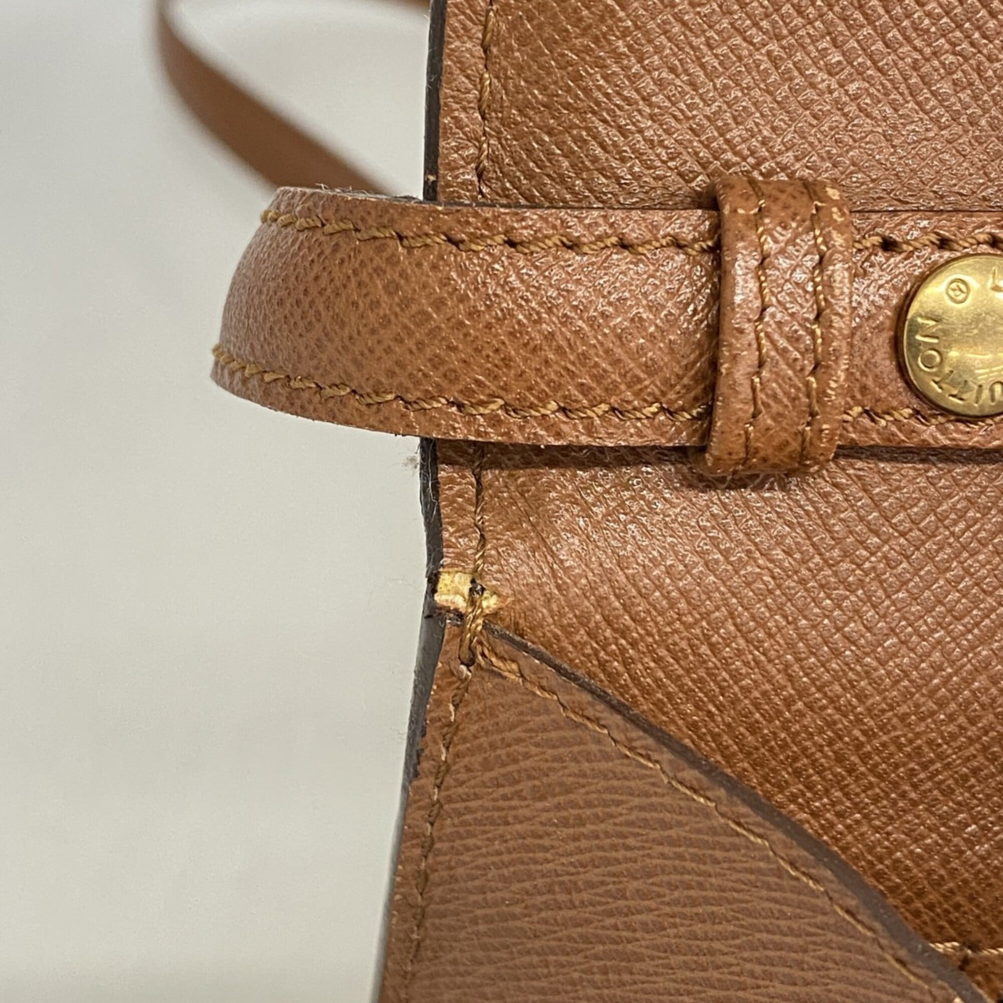 Louis Vuitton Brown Shoulder Bag (Pre-Owned)