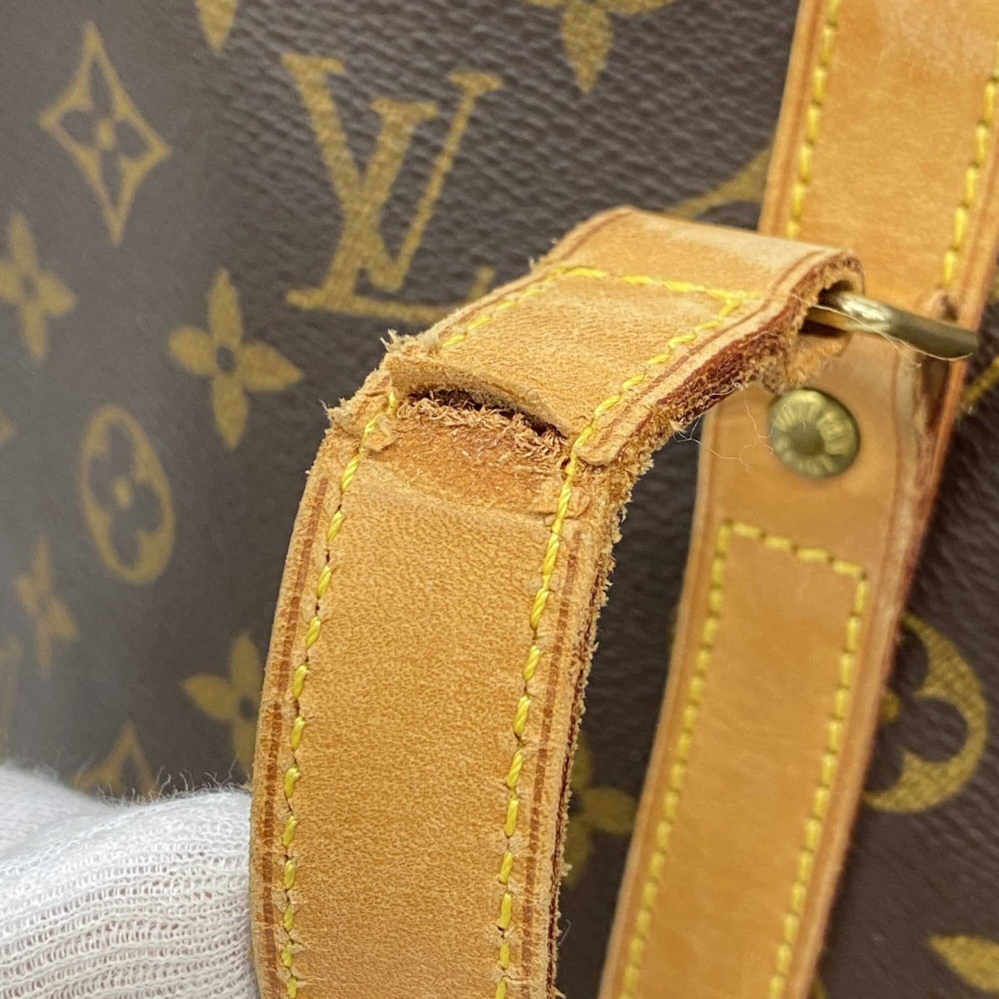 Louis Vuitton Brown Shoulder Bag (Pre-Owned)