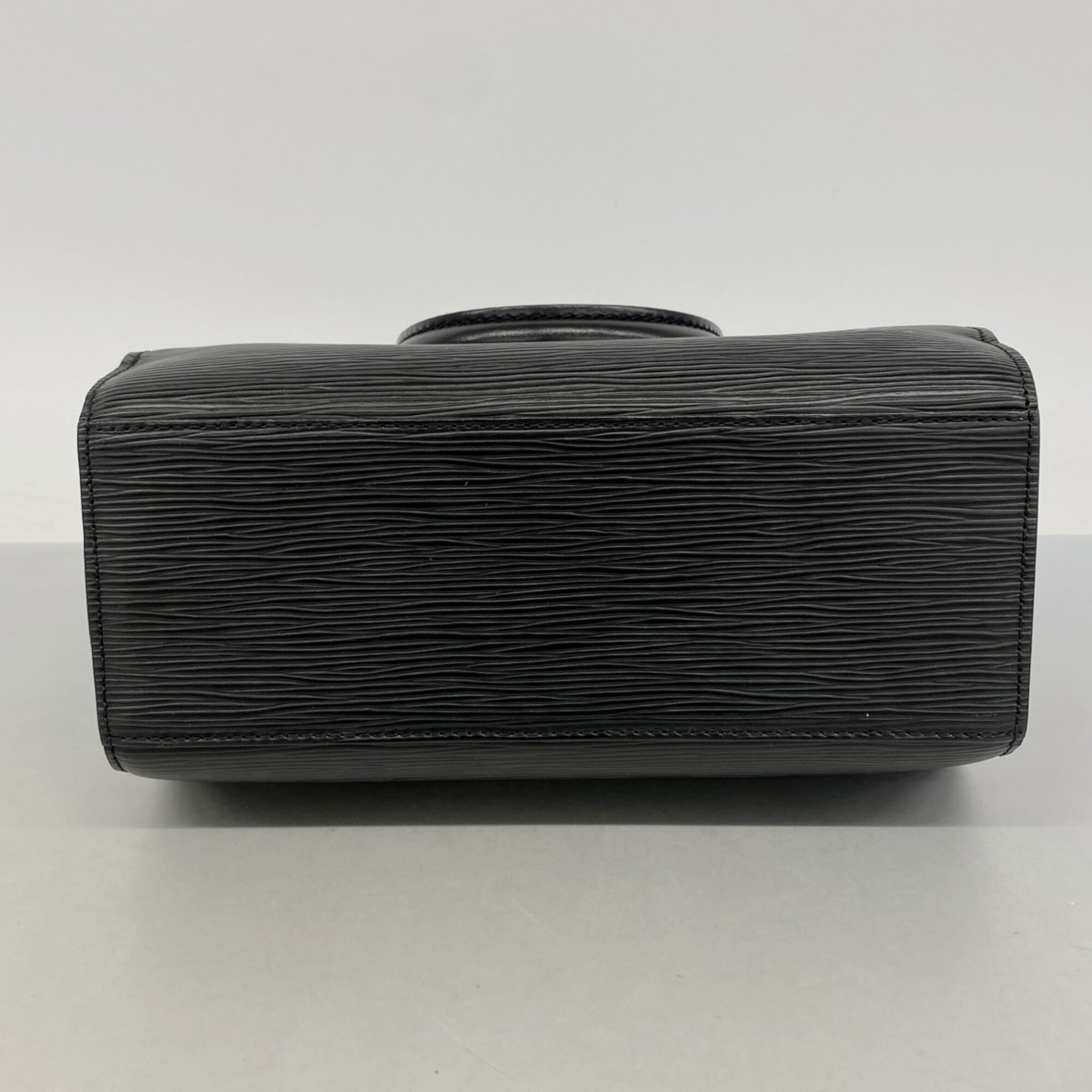 Louis Vuitton Noir Handbag (Pre-Owned)