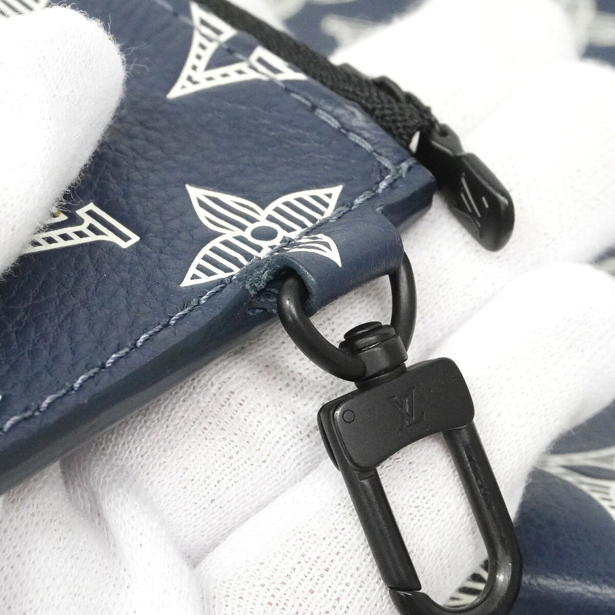 Louis Vuitton Navy Shoulder Bag (Pre-Owned)