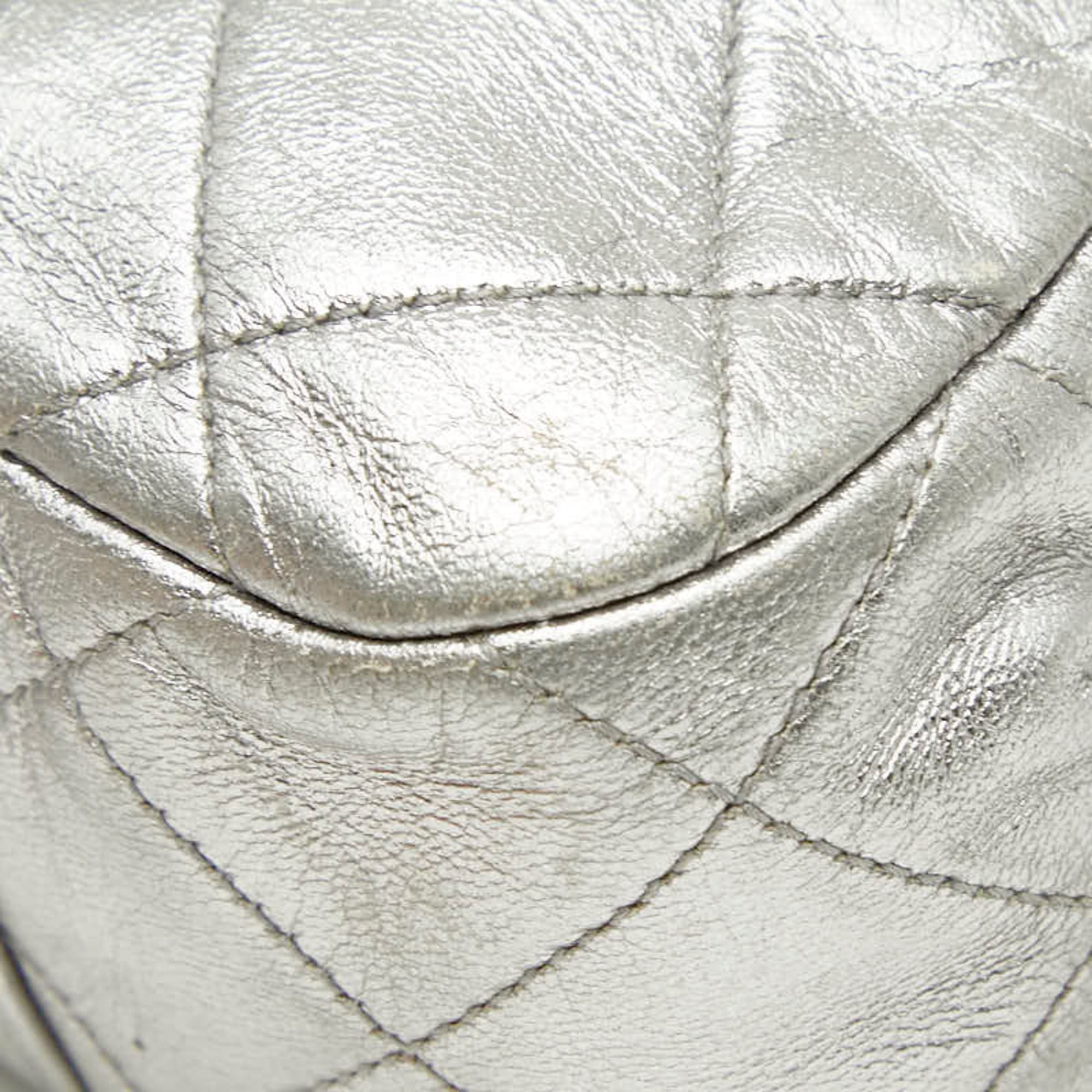 Chanel Matelasse Silver Leather Shoulder Bag (Pre-Owned)