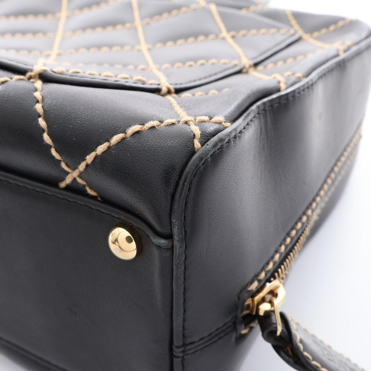 Chanel Black Leather Handbag (Pre-Owned)