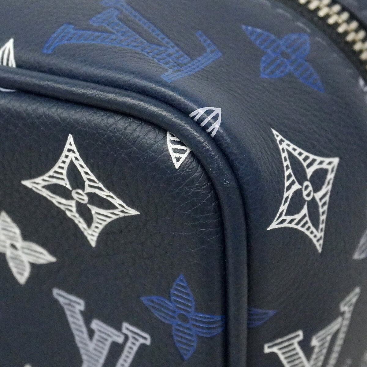 Louis Vuitton Navy Handbag (Pre-Owned)