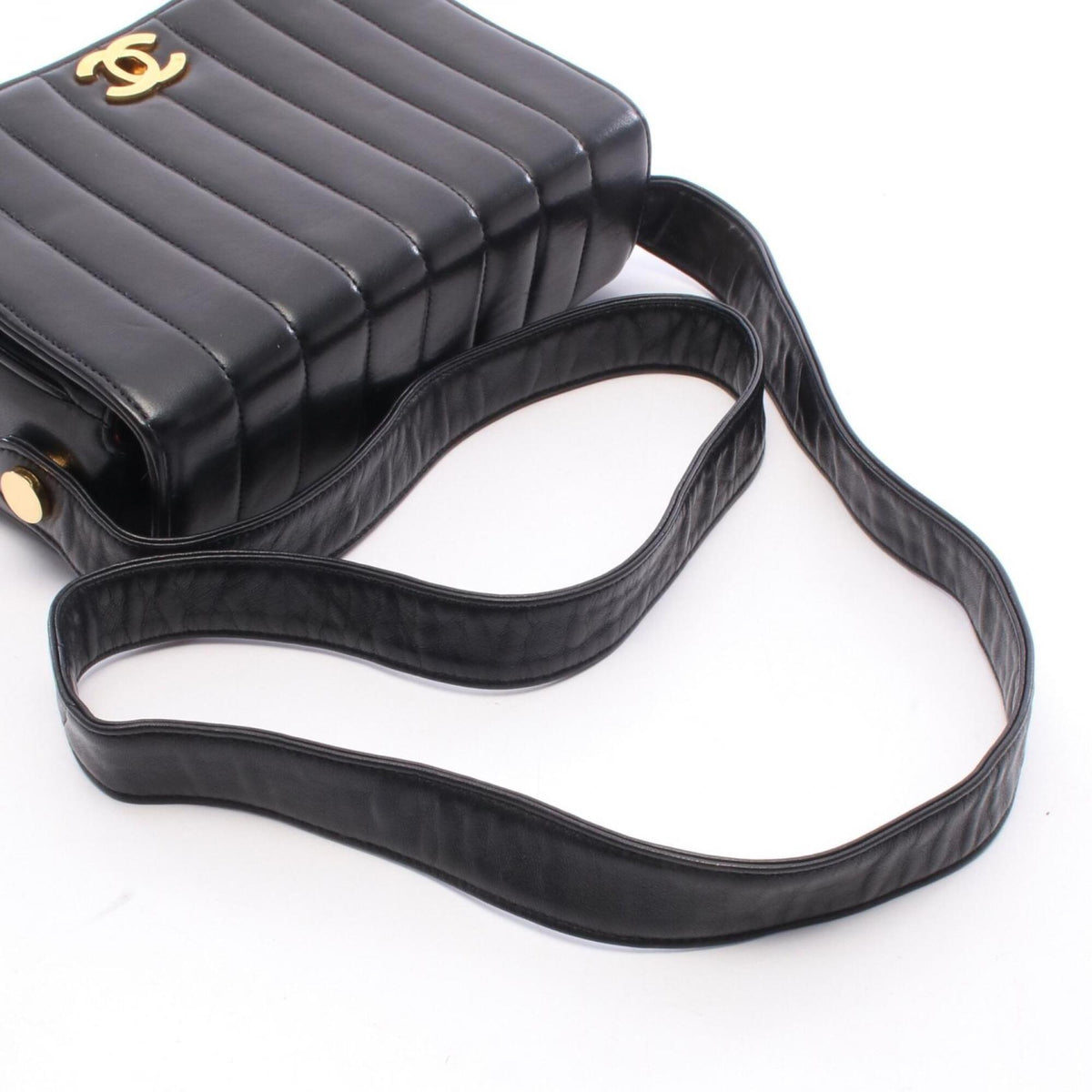Chanel Black Leather Handbag Shoulder Bag (Pre-Owned)