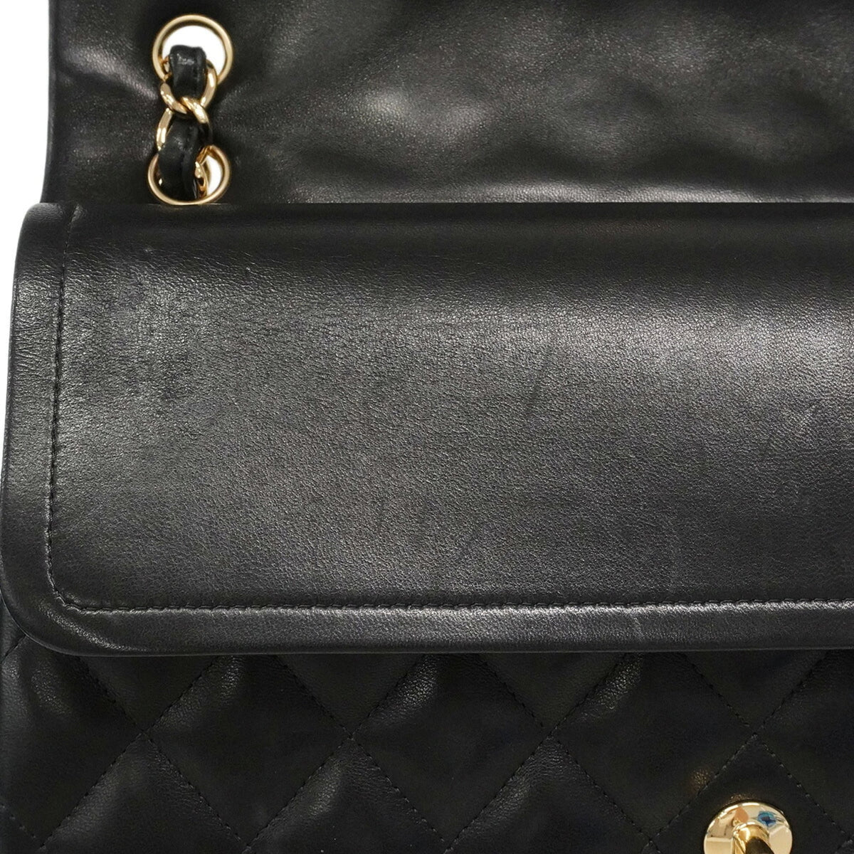 Chanel Black Leather Shoulder Bag (Pre-Owned)