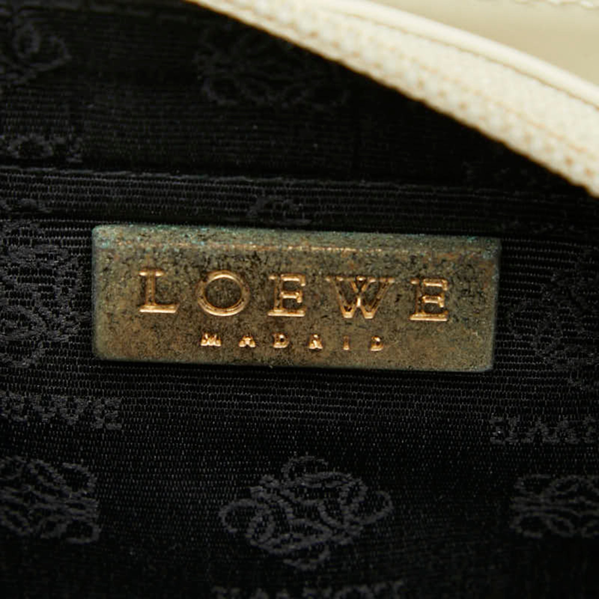 Loewe Off-White Leather Handbag (Pre-Owned)