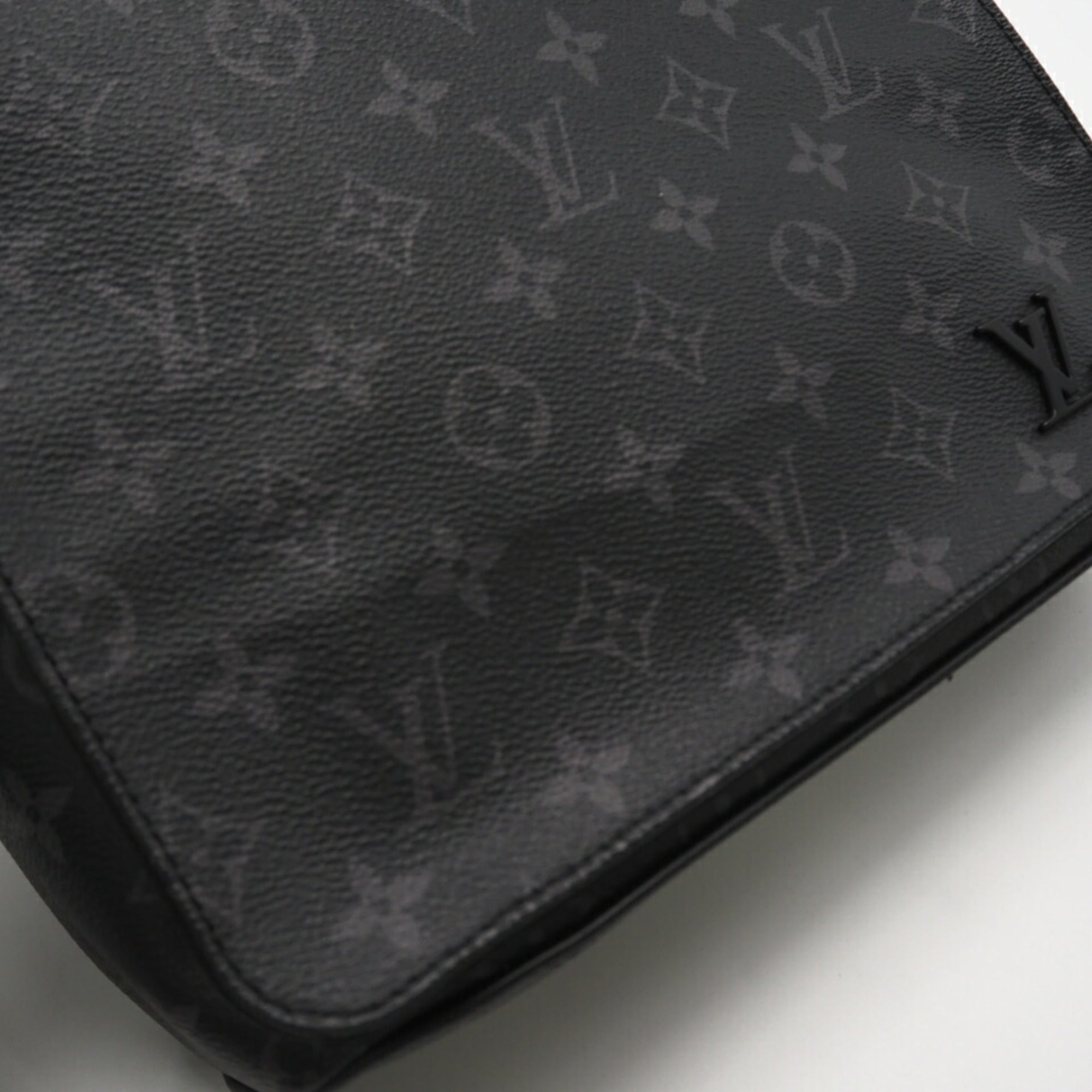 Louis Vuitton Gray Coated Canvas Shoulder Bag (Pre-Owned)