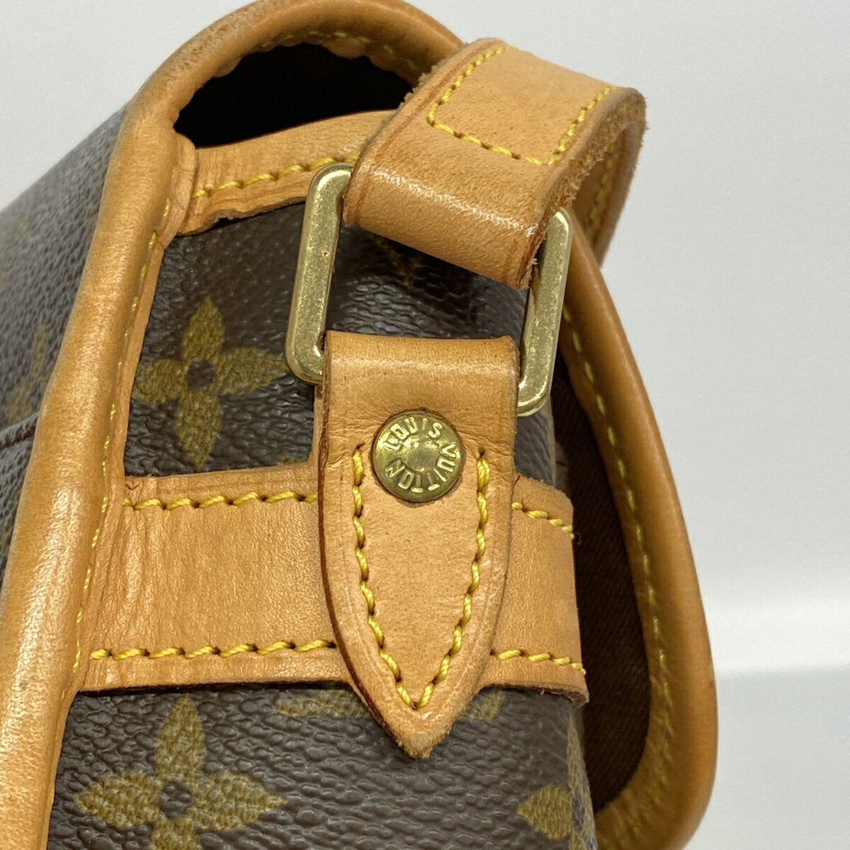 Louis Vuitton Brown Shoulder Bag (Pre-Owned)