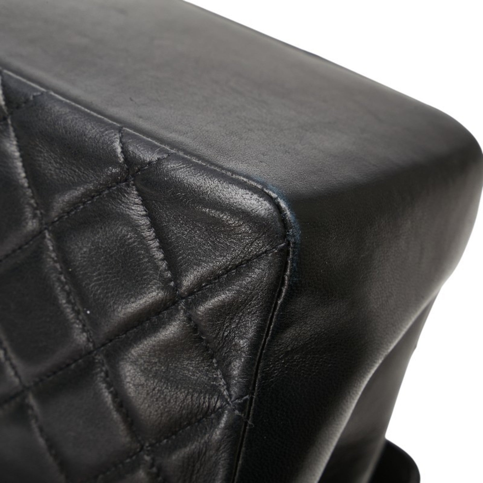 Chanel Matelasse Black Leather Handbag (Pre-Owned)