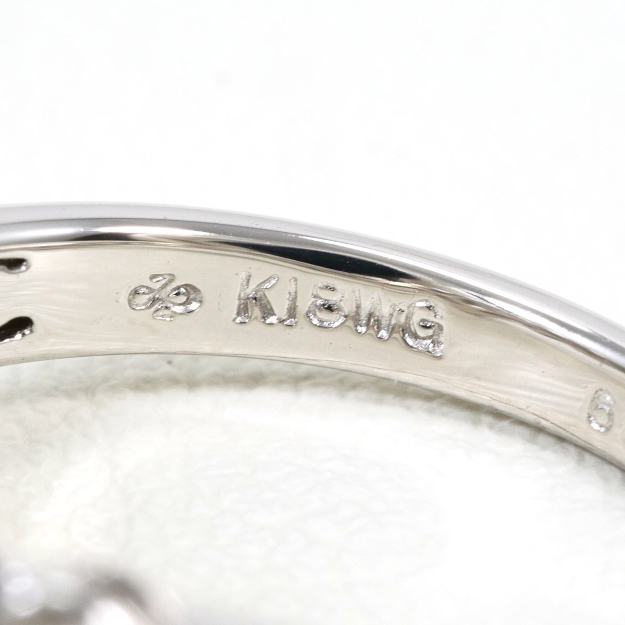 Unbranded White Gold White Gold (18K) Band Ring (Pre-Owned)