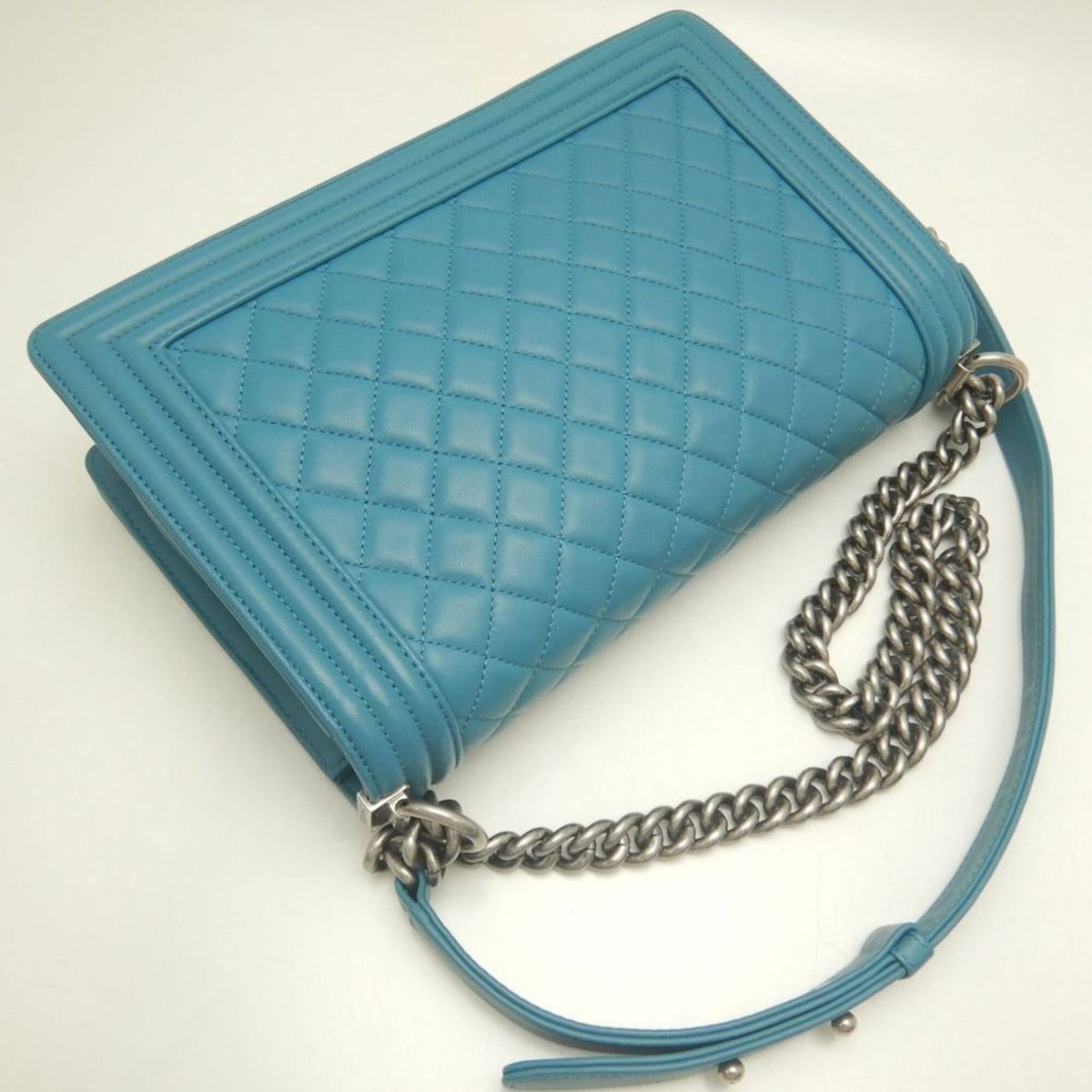 Chanel Matelasse Blue Leather Shoulder Bag (Pre-Owned)