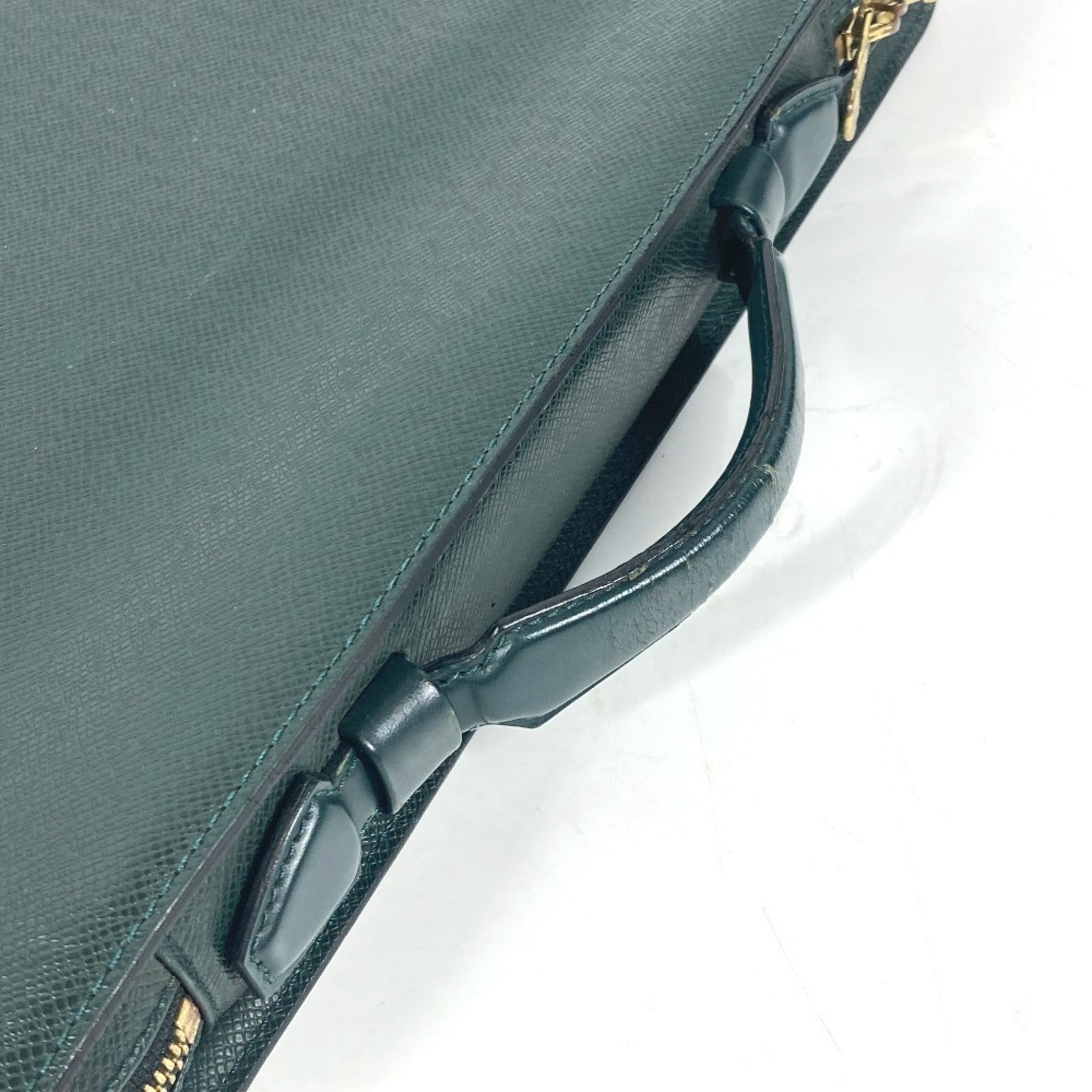 Louis Vuitton Episea Green Taiga Leather Briefcase Handbag (Pre-Owned)