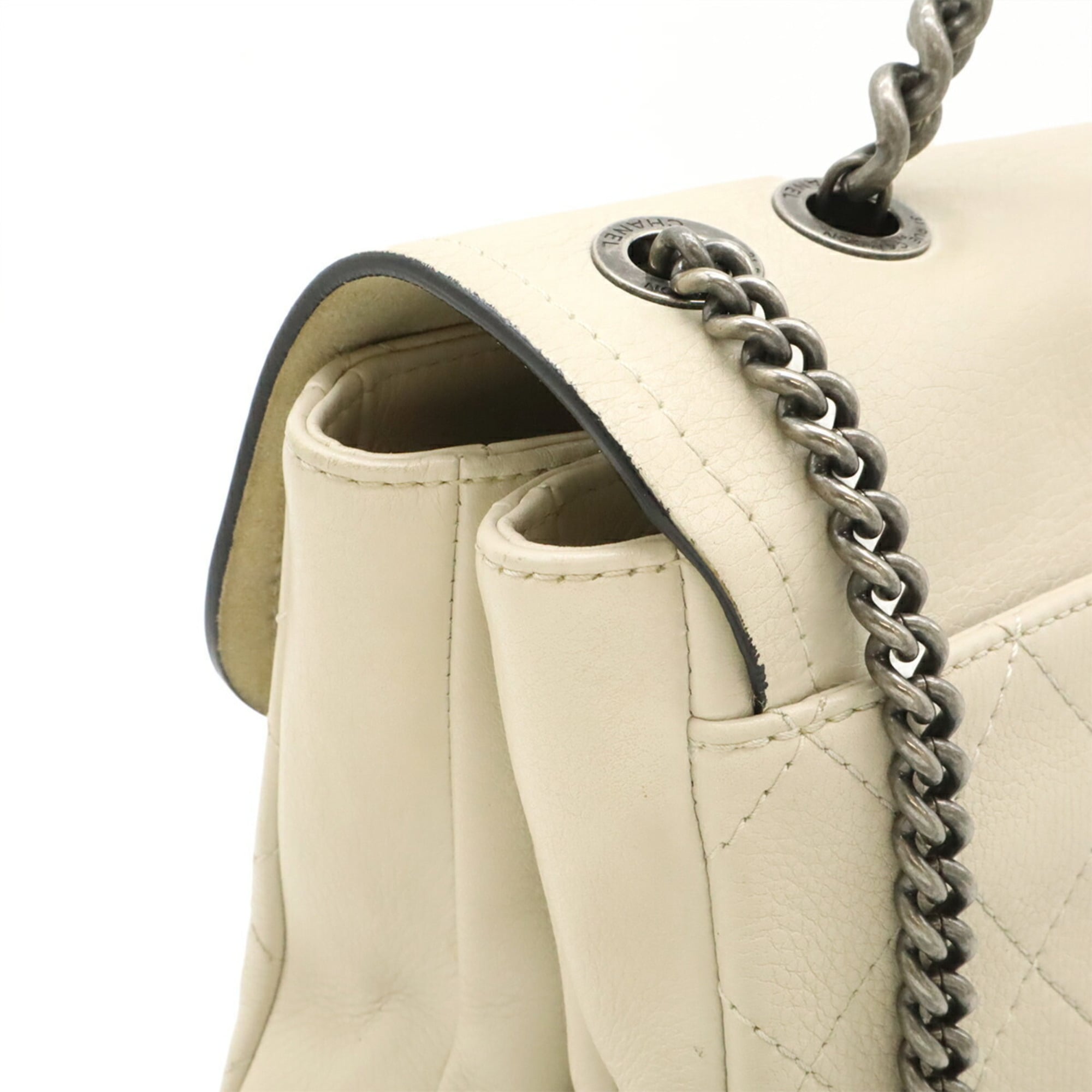 Chanel Ivory Leather Handbag Shoulder Bag (Pre-Owned)