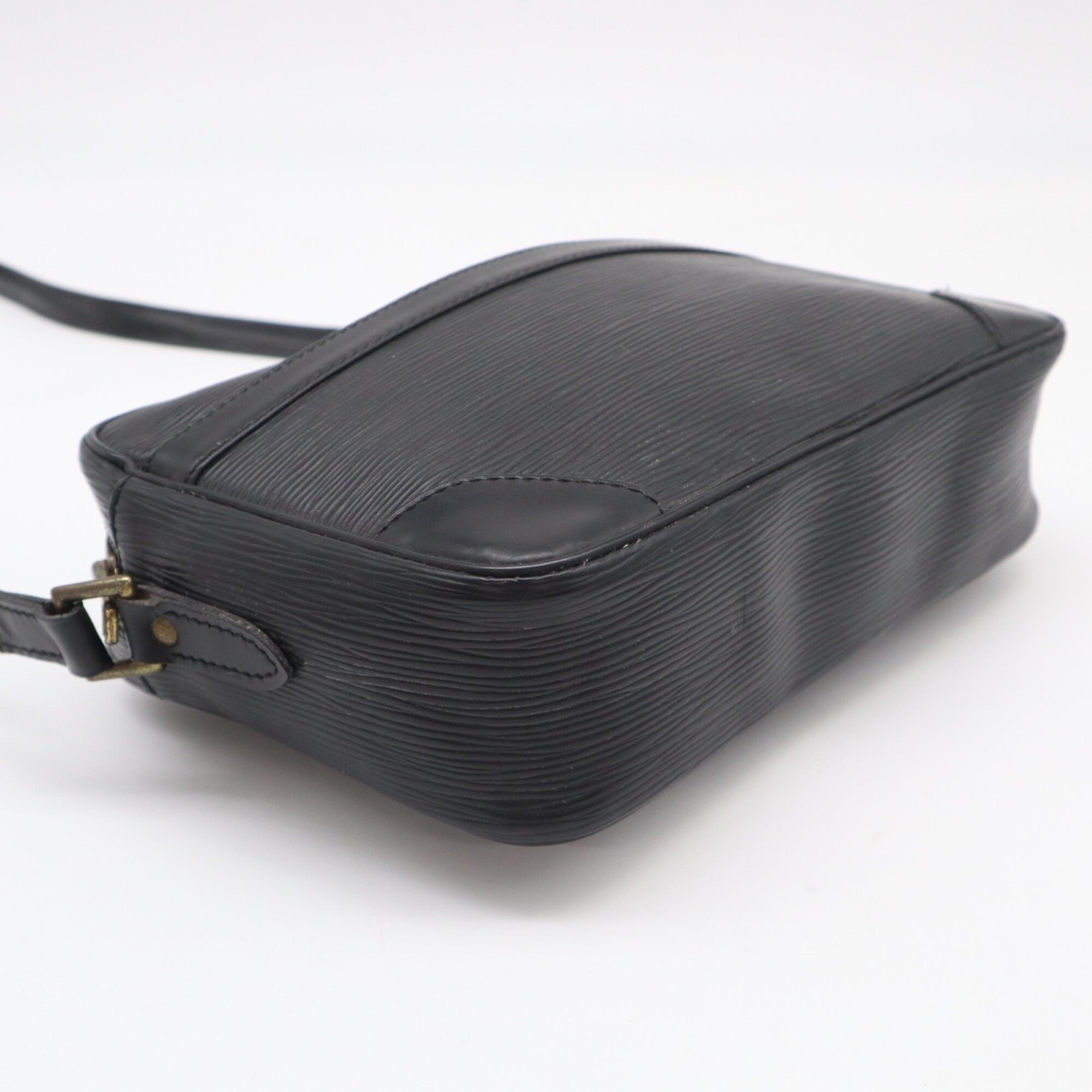 Louis Vuitton Epi Black Noir Leather Shoulder Bag (Pre-Owned)
