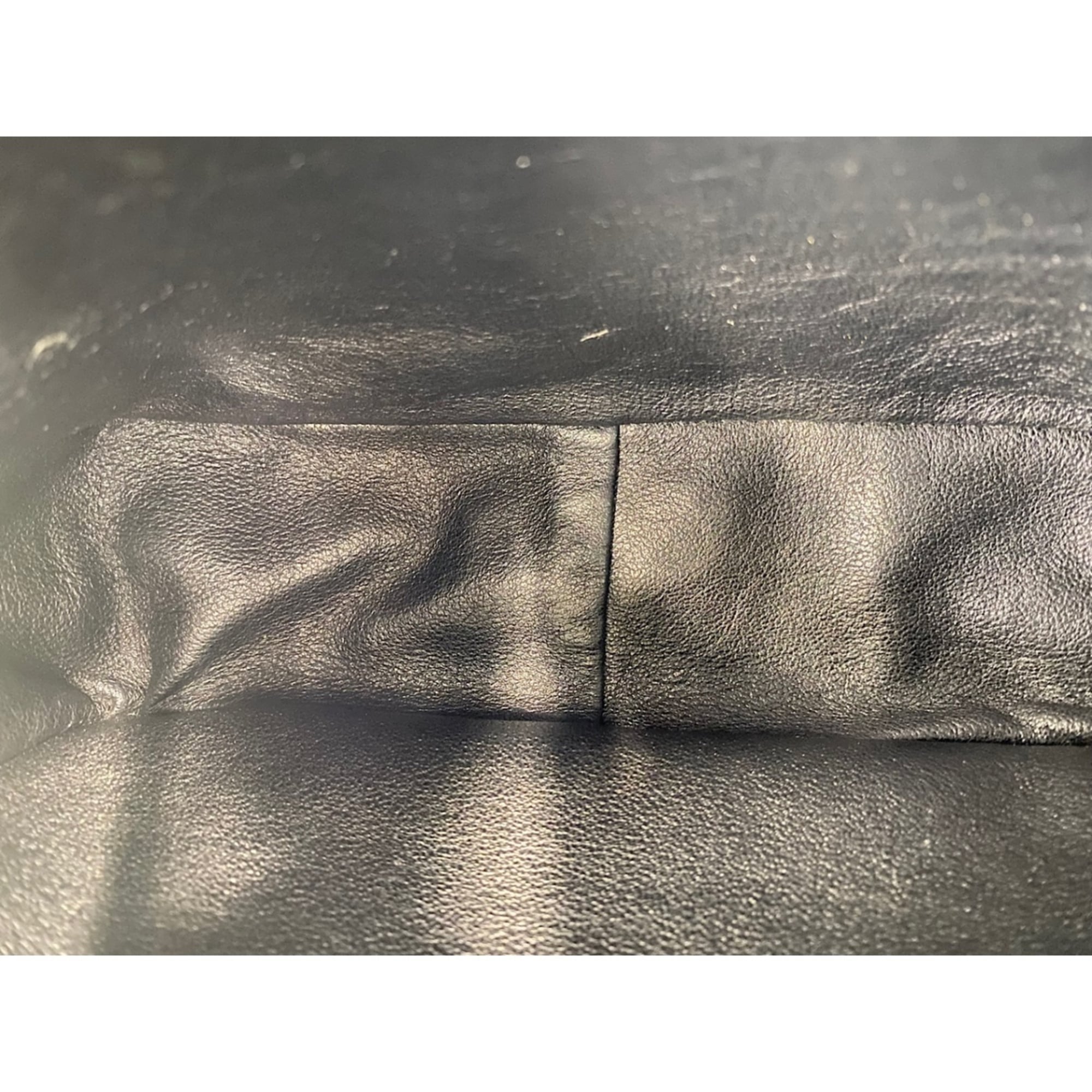 Chanel Beige Shoulder Bag (Pre-Owned)
