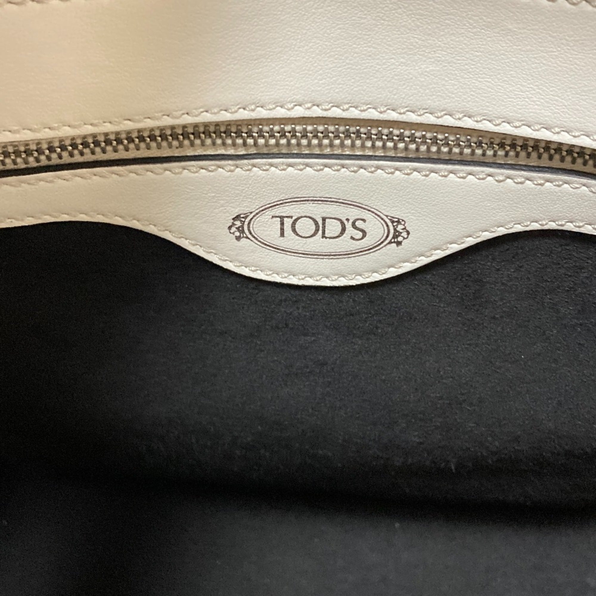Tod's White Quilting Leather Handbag Shoulder Bag (Pre-Owned)