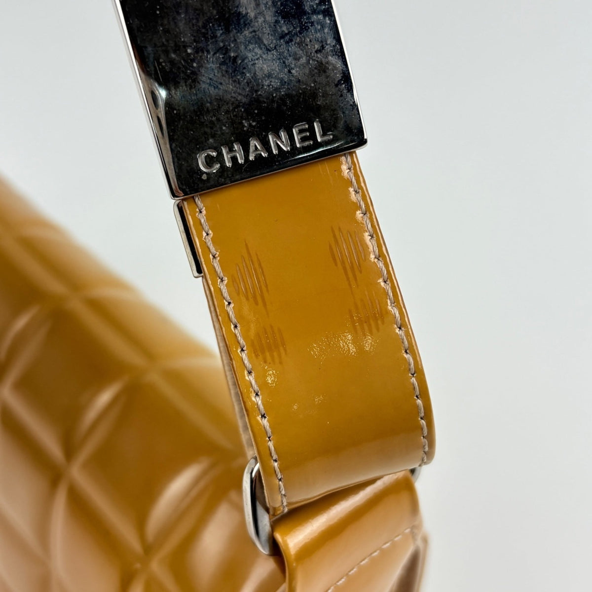 Chanel Brown Patent Leather Shoulder Bag (Pre-Owned)