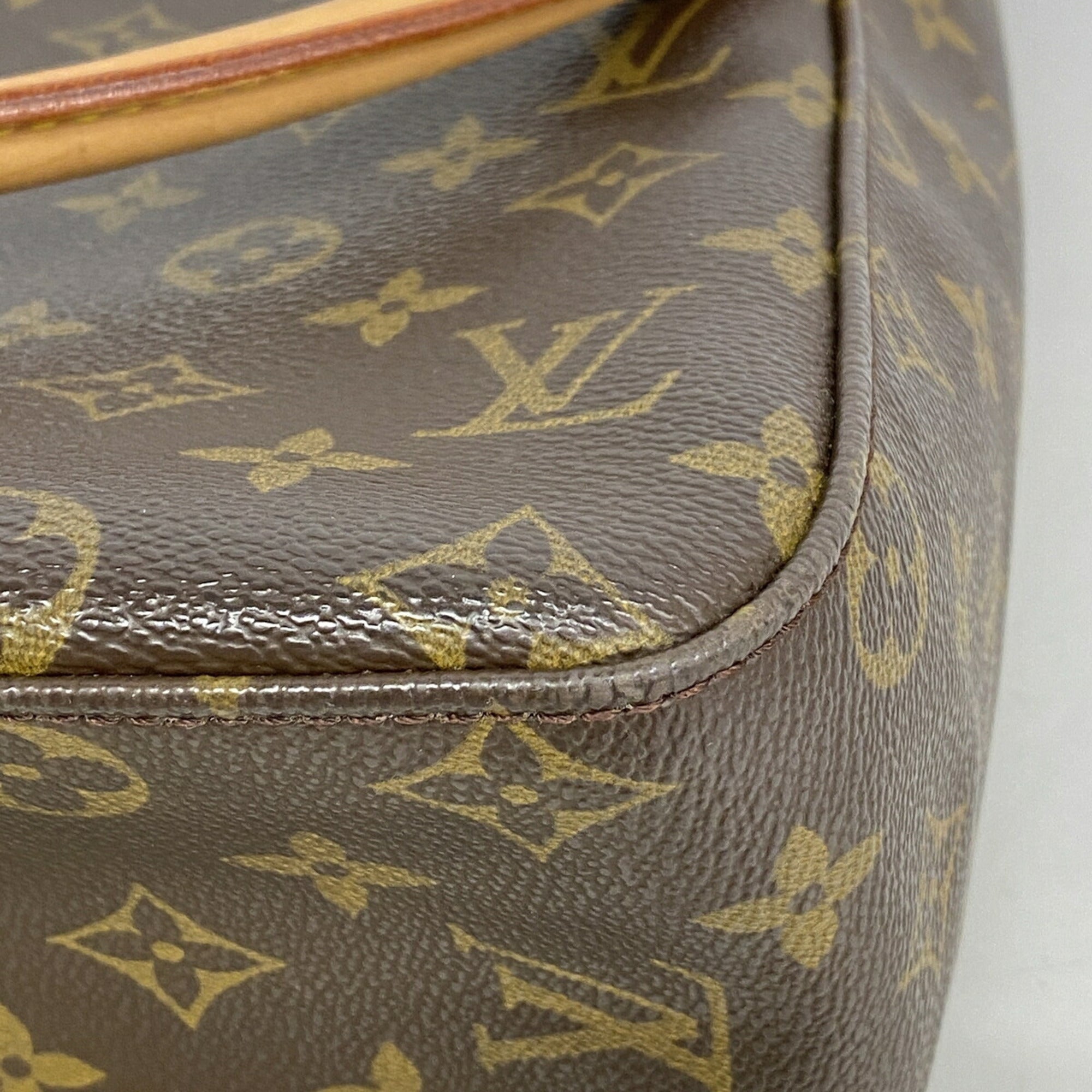 Louis Vuitton Brown Shoulder Bag (Pre-Owned)