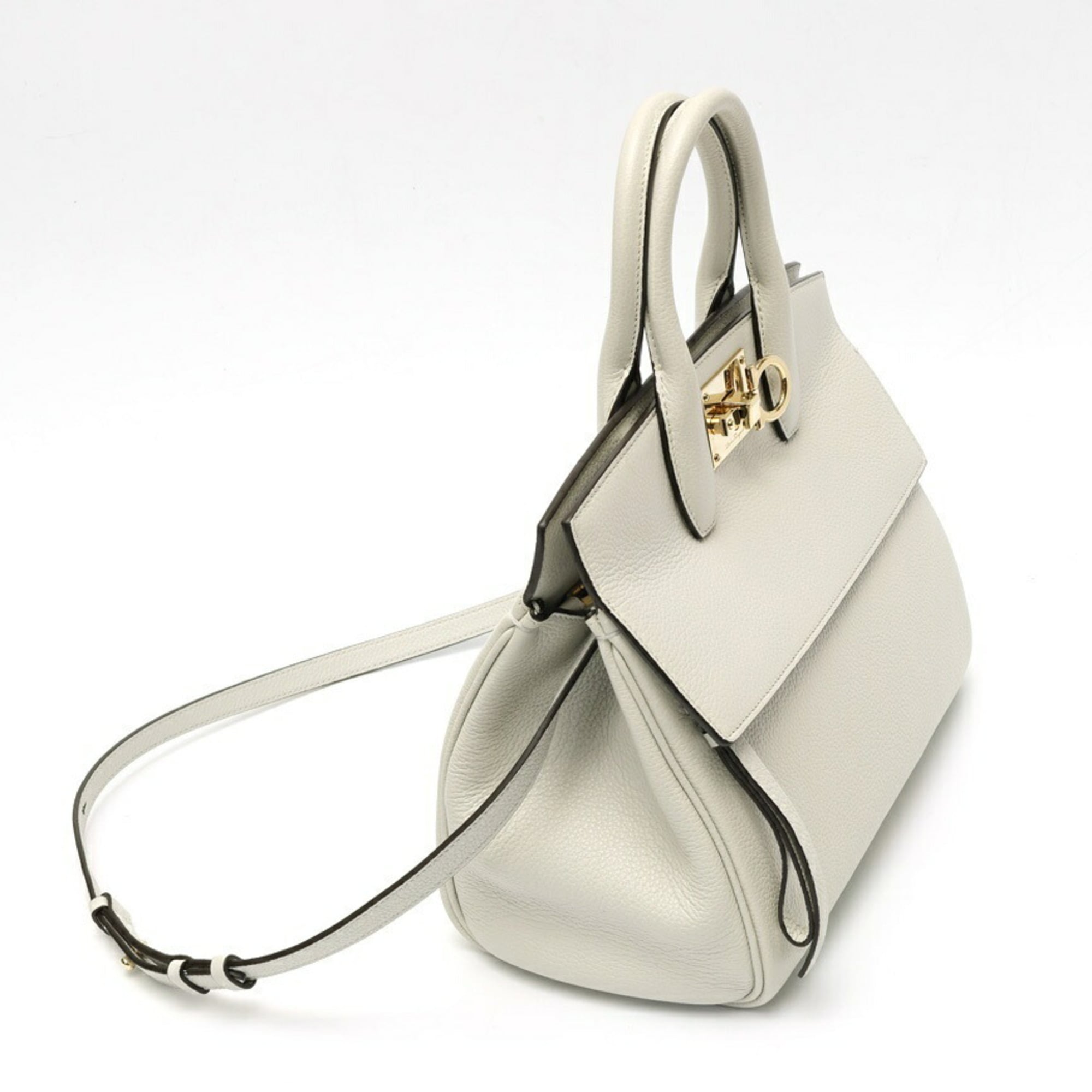 Salvatore Ferragamo Light Gray Leather Handbag (Pre-Owned)