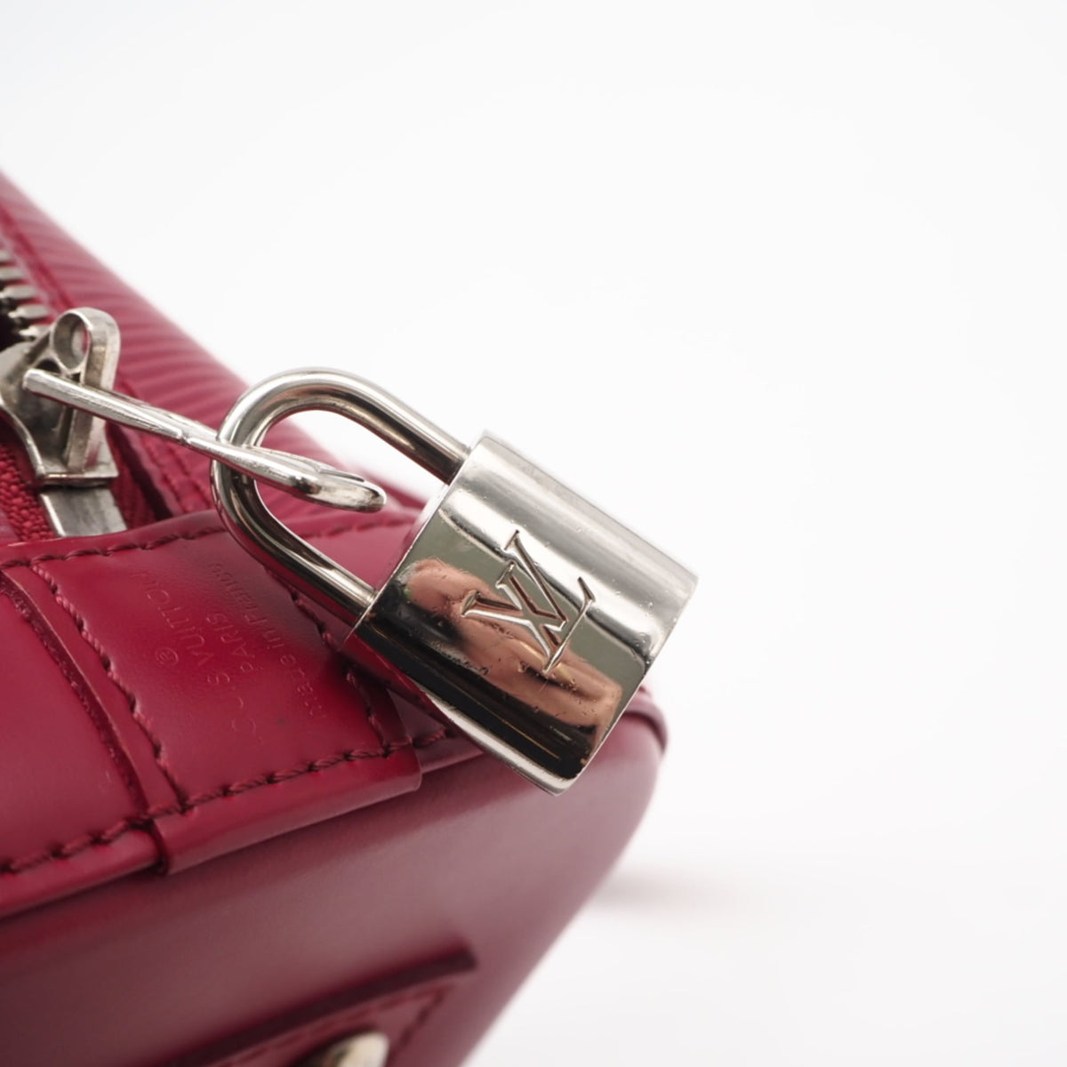 Louis Vuitton Red Color Leather Handbag (Pre-Owned)