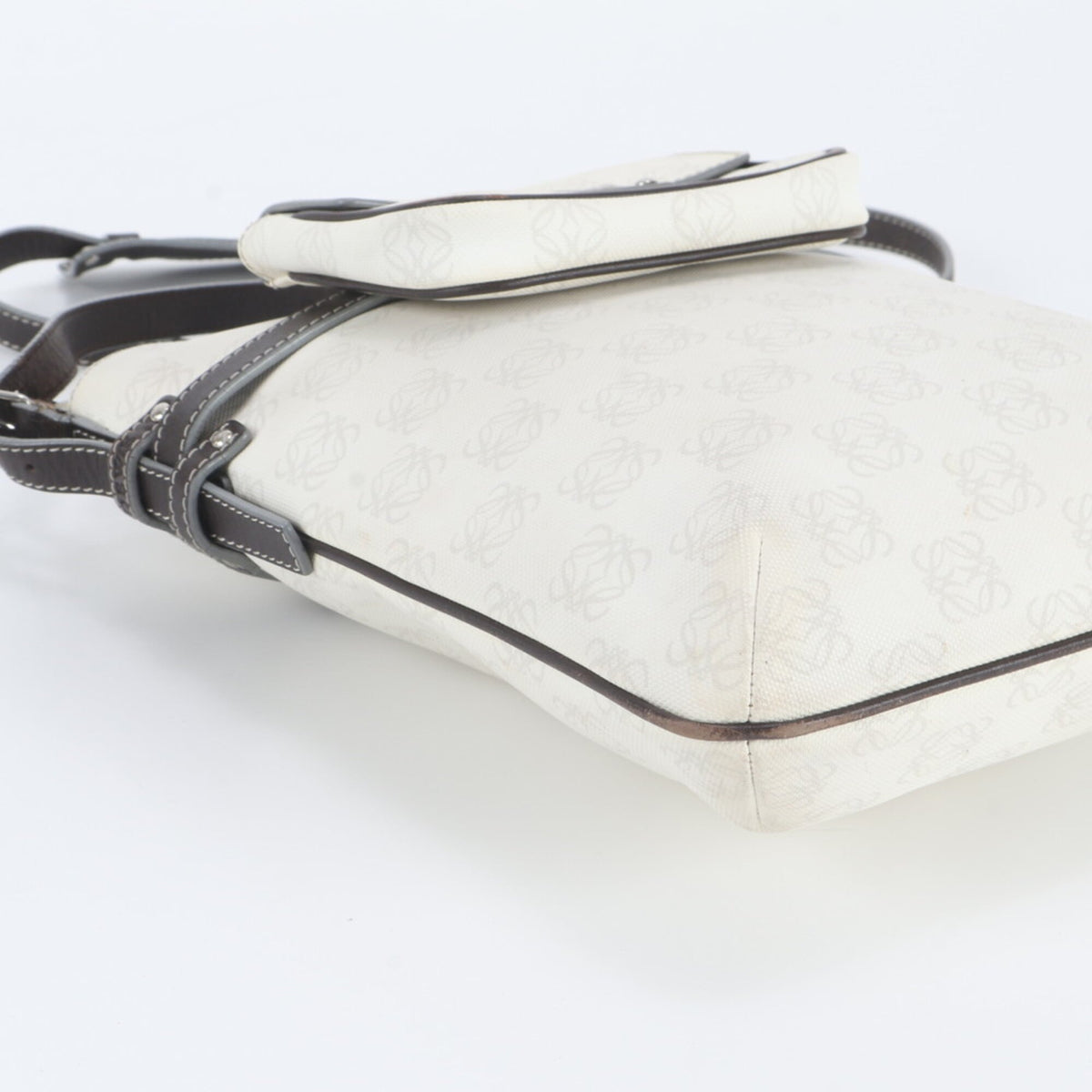 Loewe Brown White Leather Coated Canvas Crossbody Bag Handbag Shoulder Bag Tote Bag (Pre-Owned)