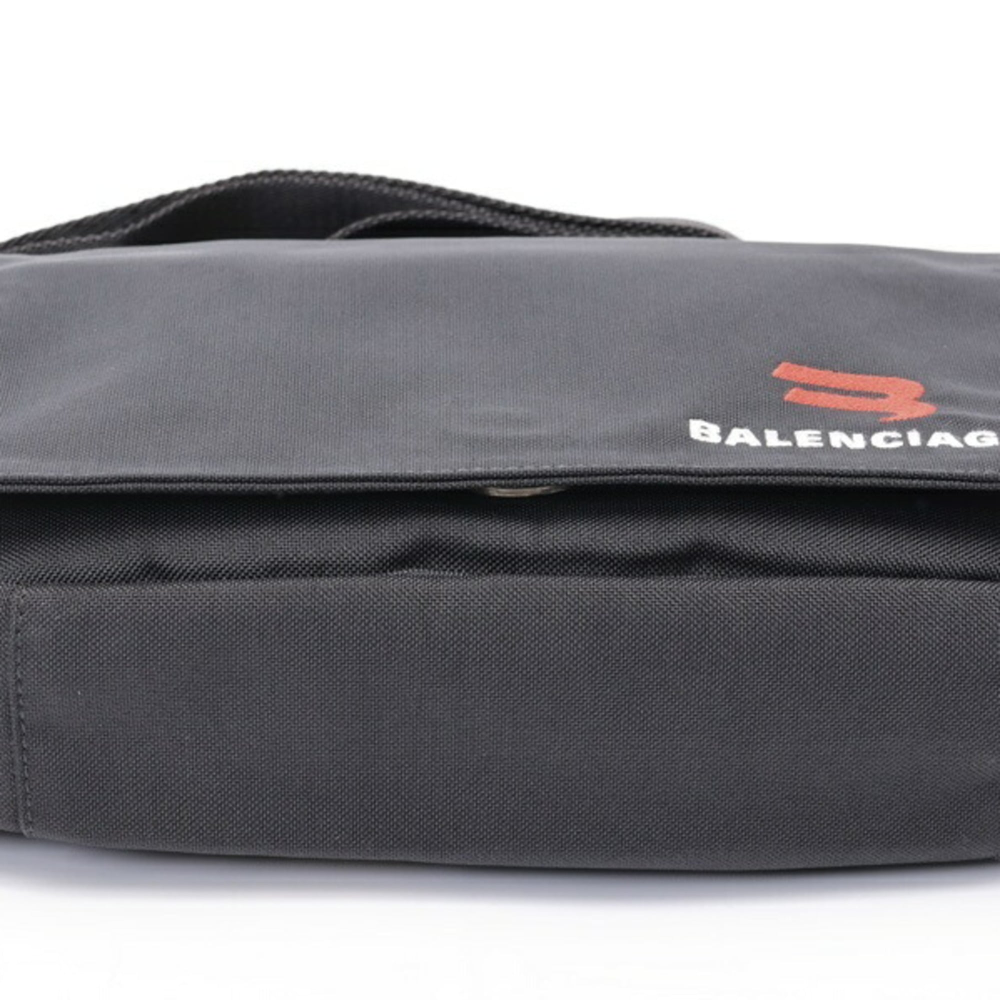 Balenciaga Black Nylon Shoulder Bag (Pre-Owned)