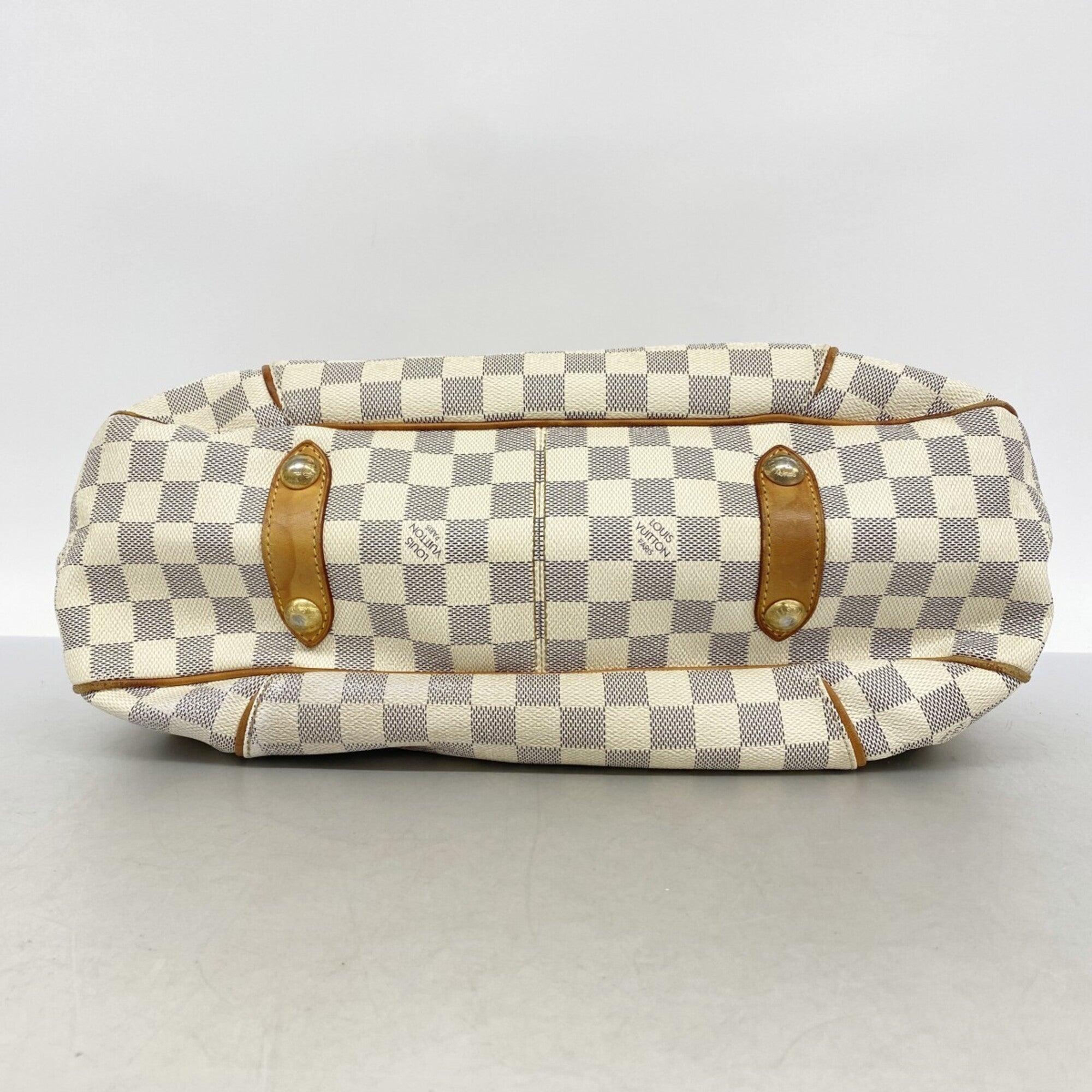 Louis Vuitton White Shoulder Bag (Pre-Owned)