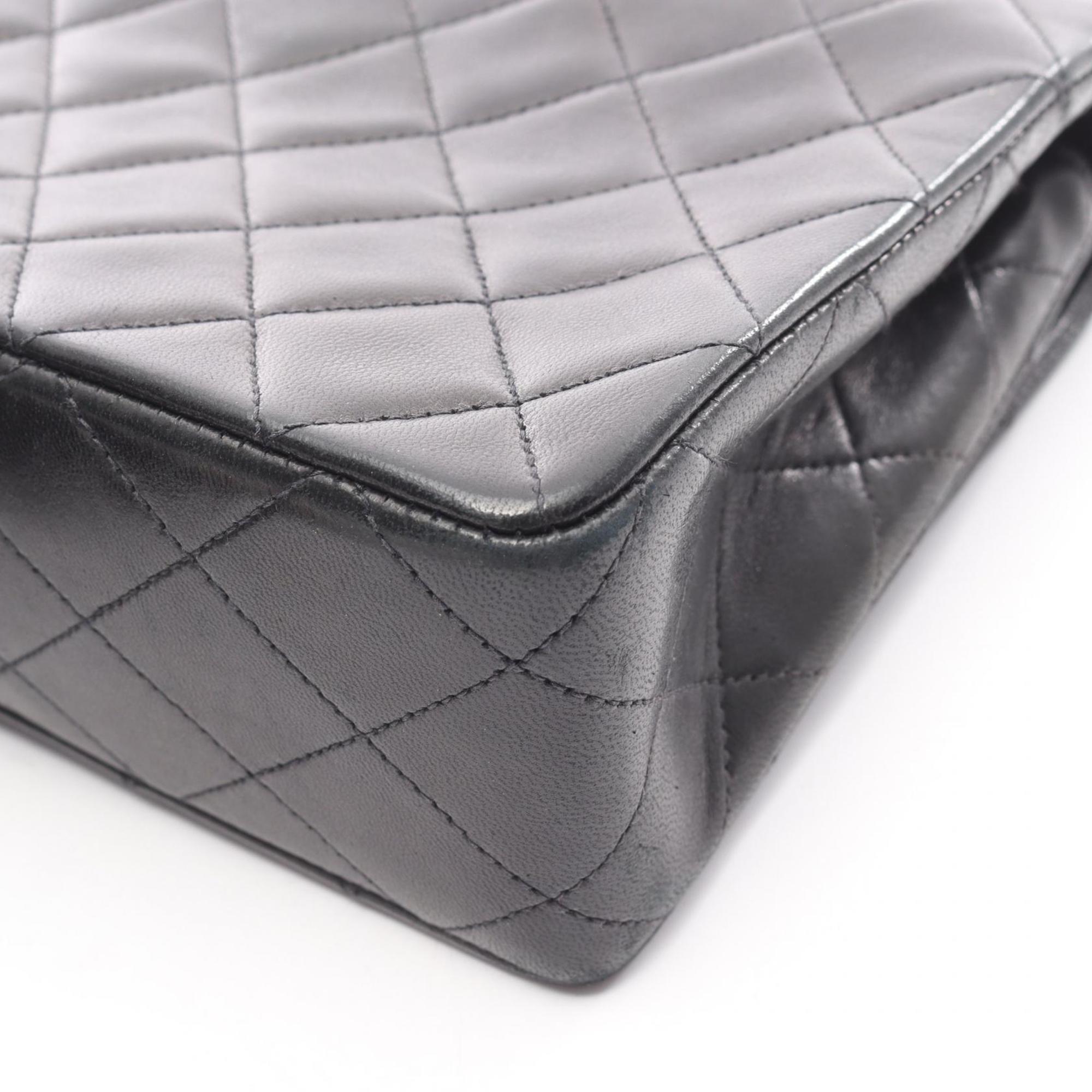 Chanel Black Leather Shoulder Bag (Pre-Owned)