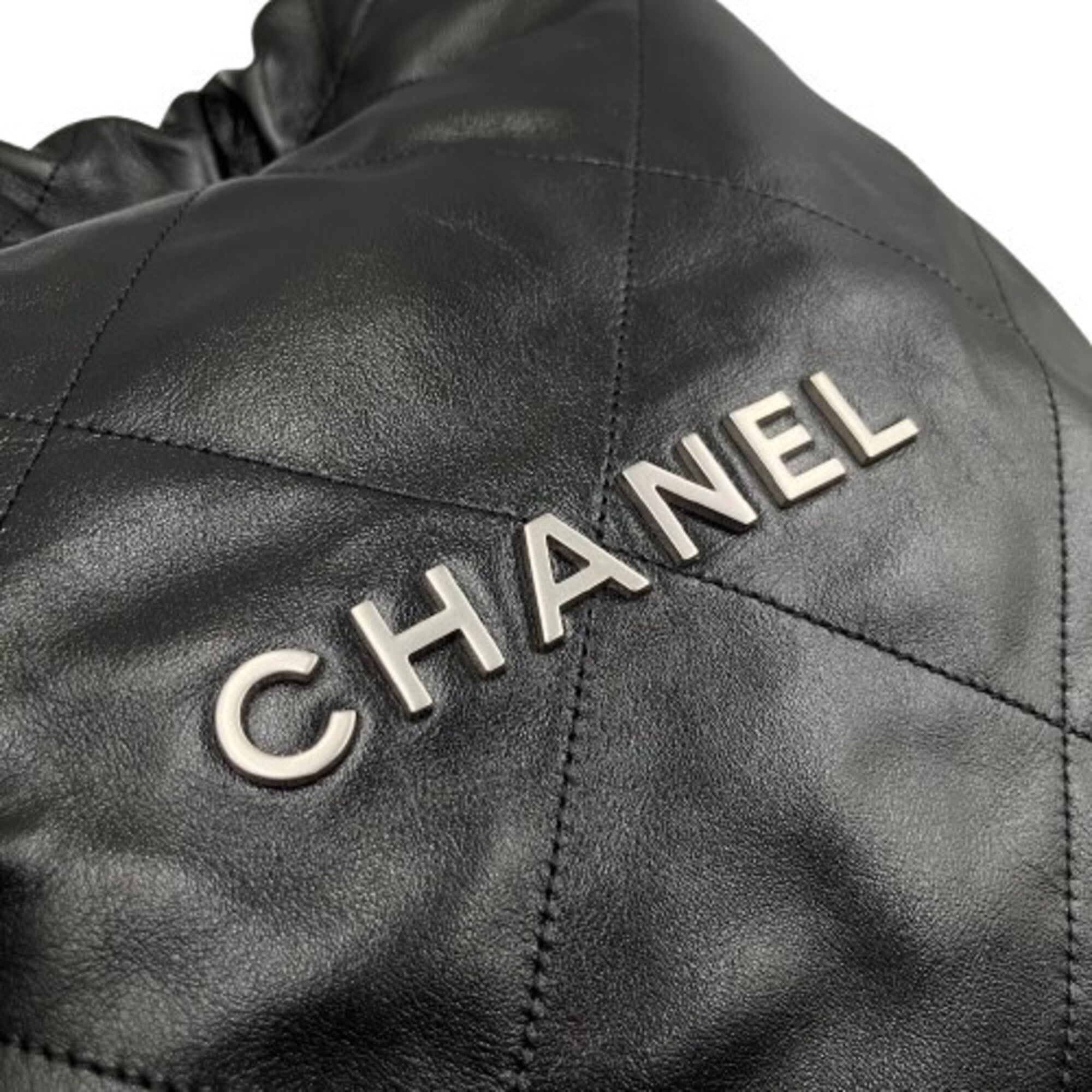 Chanel Black Leather Shoulder Bag (Pre-Owned)
