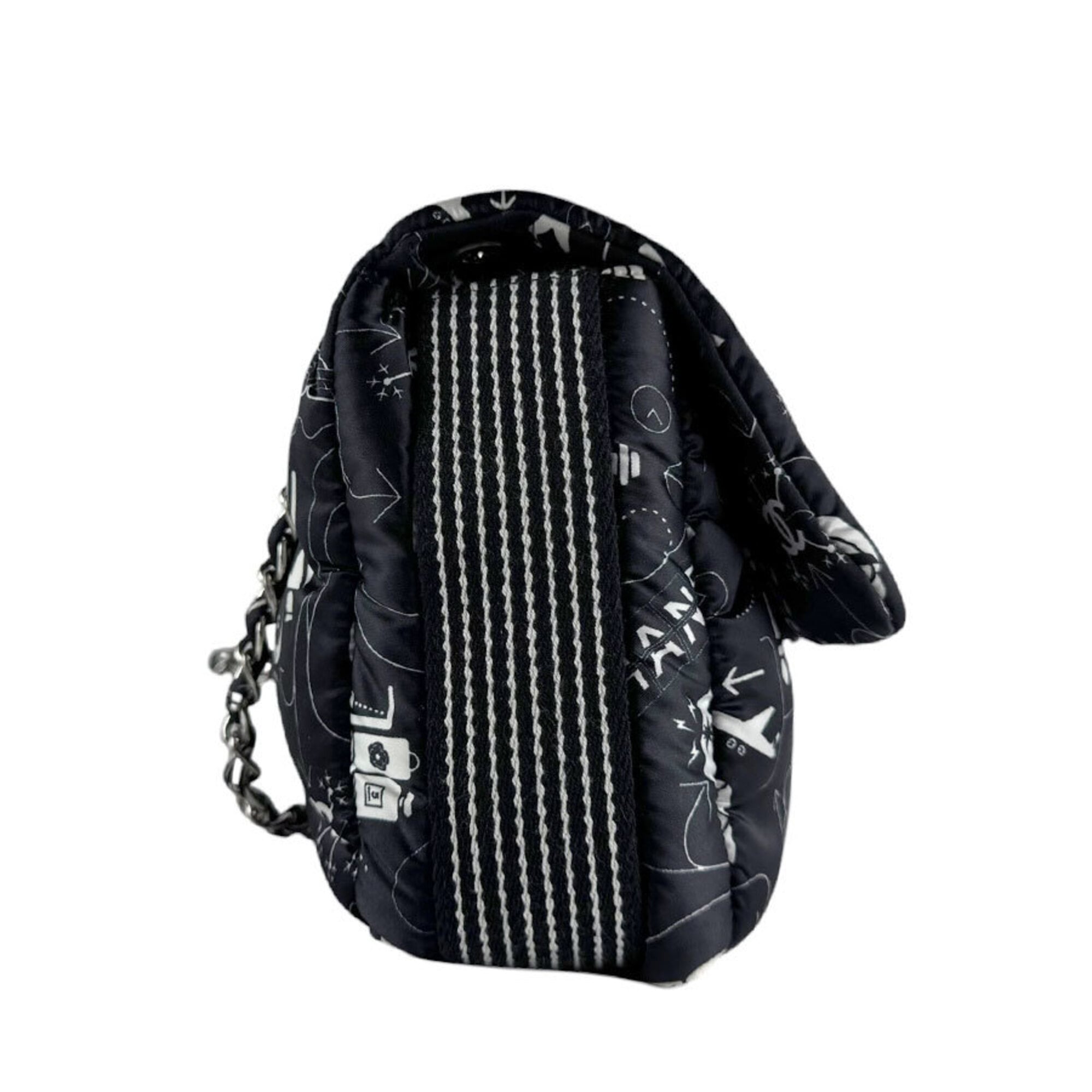 Chanel Black White Nylon Shoulder Bag (Pre-Owned)