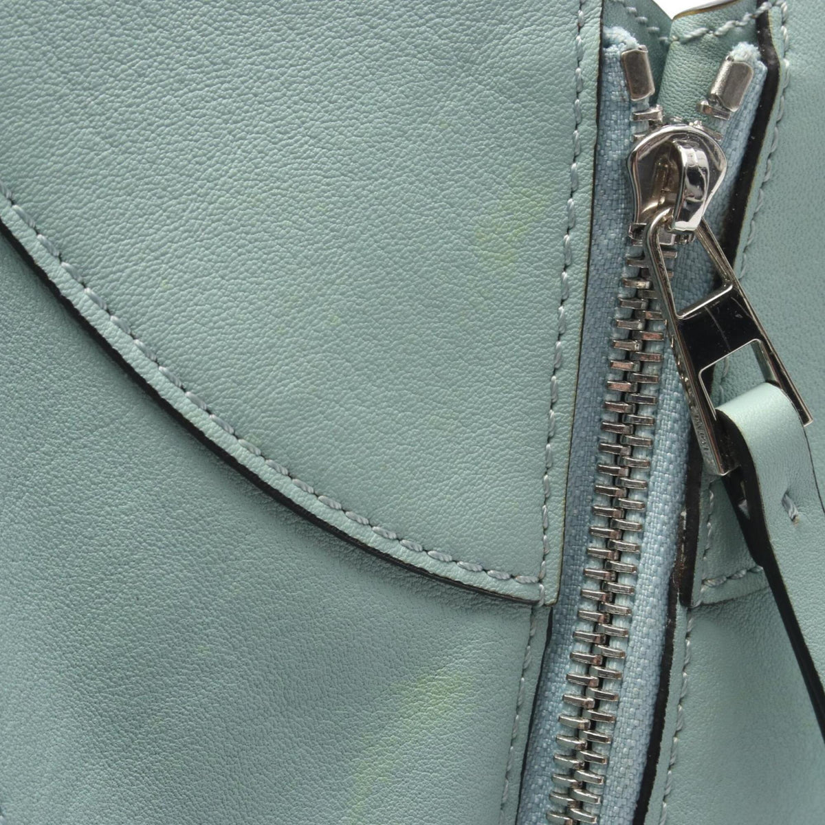Loewe Blue Leather Handbag (Pre-Owned)