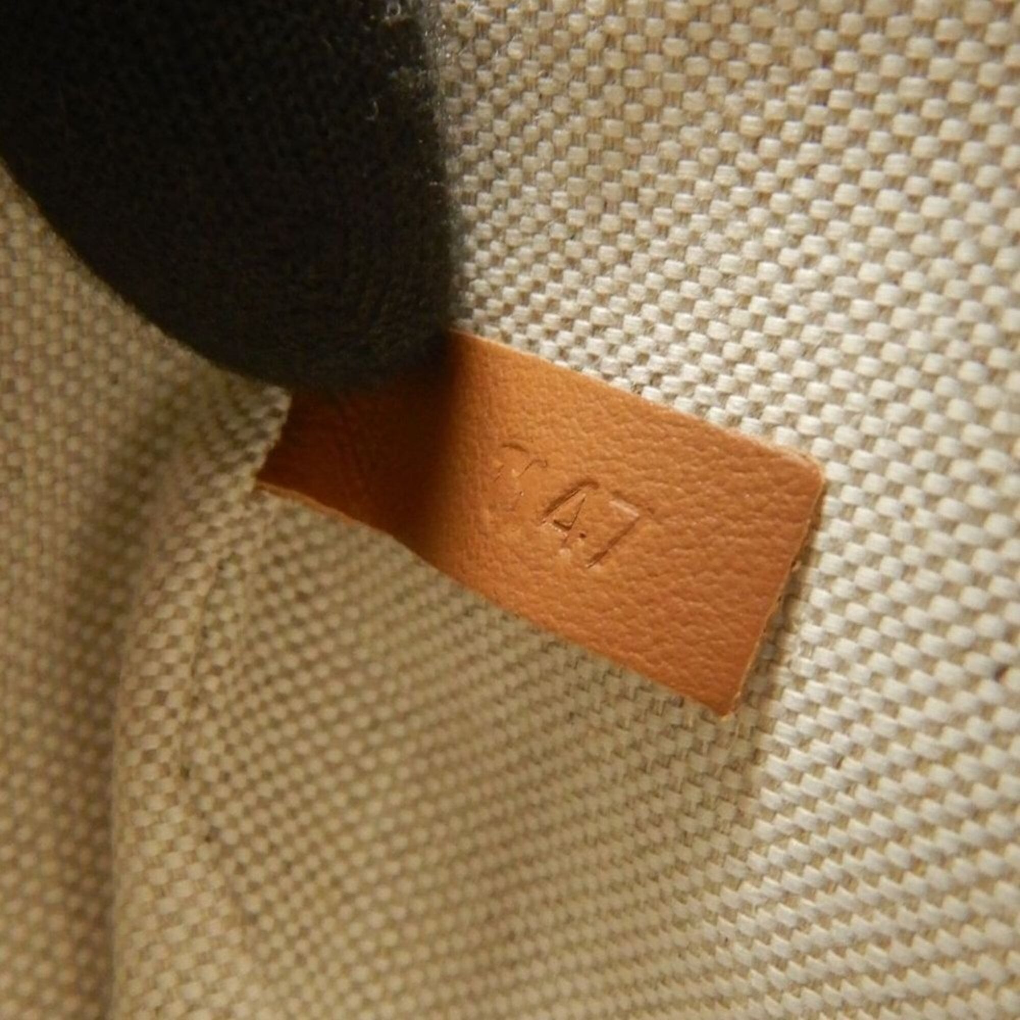 Tod's Brown Leather Shoulder Bag (Pre-Owned)