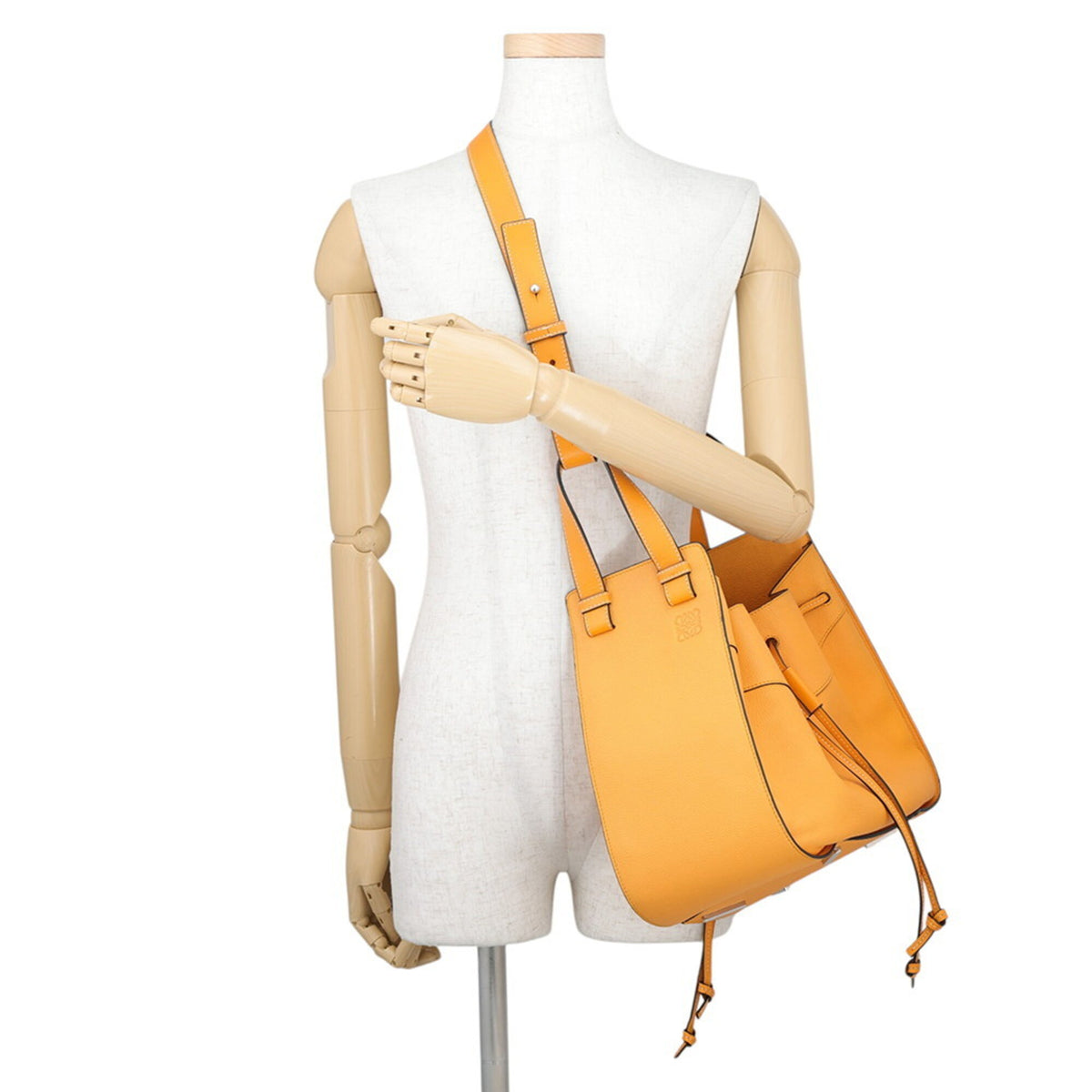 Loewe Orange Leather Handbag (Pre-Owned)