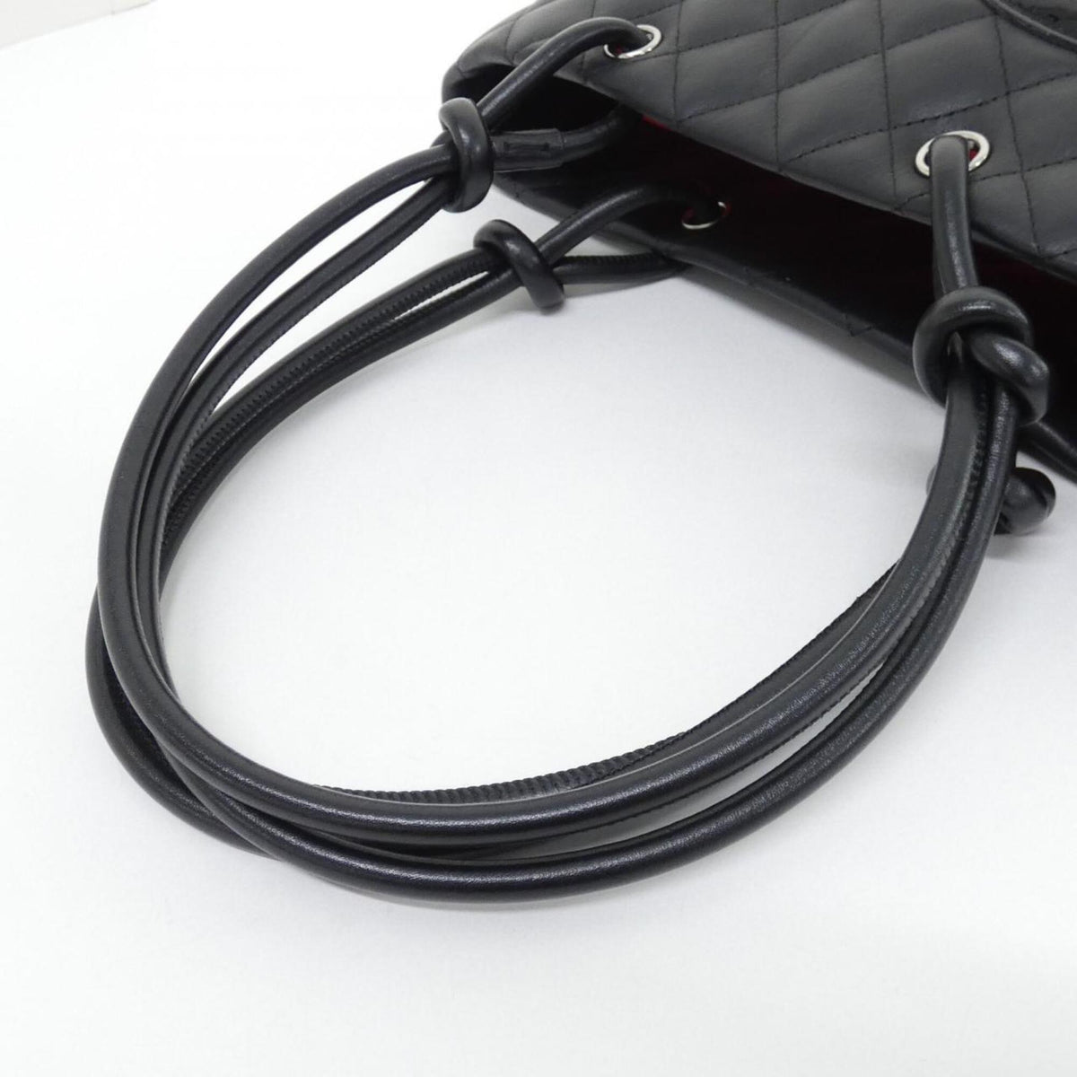 Chanel Black Leather Handbag (Pre-Owned)