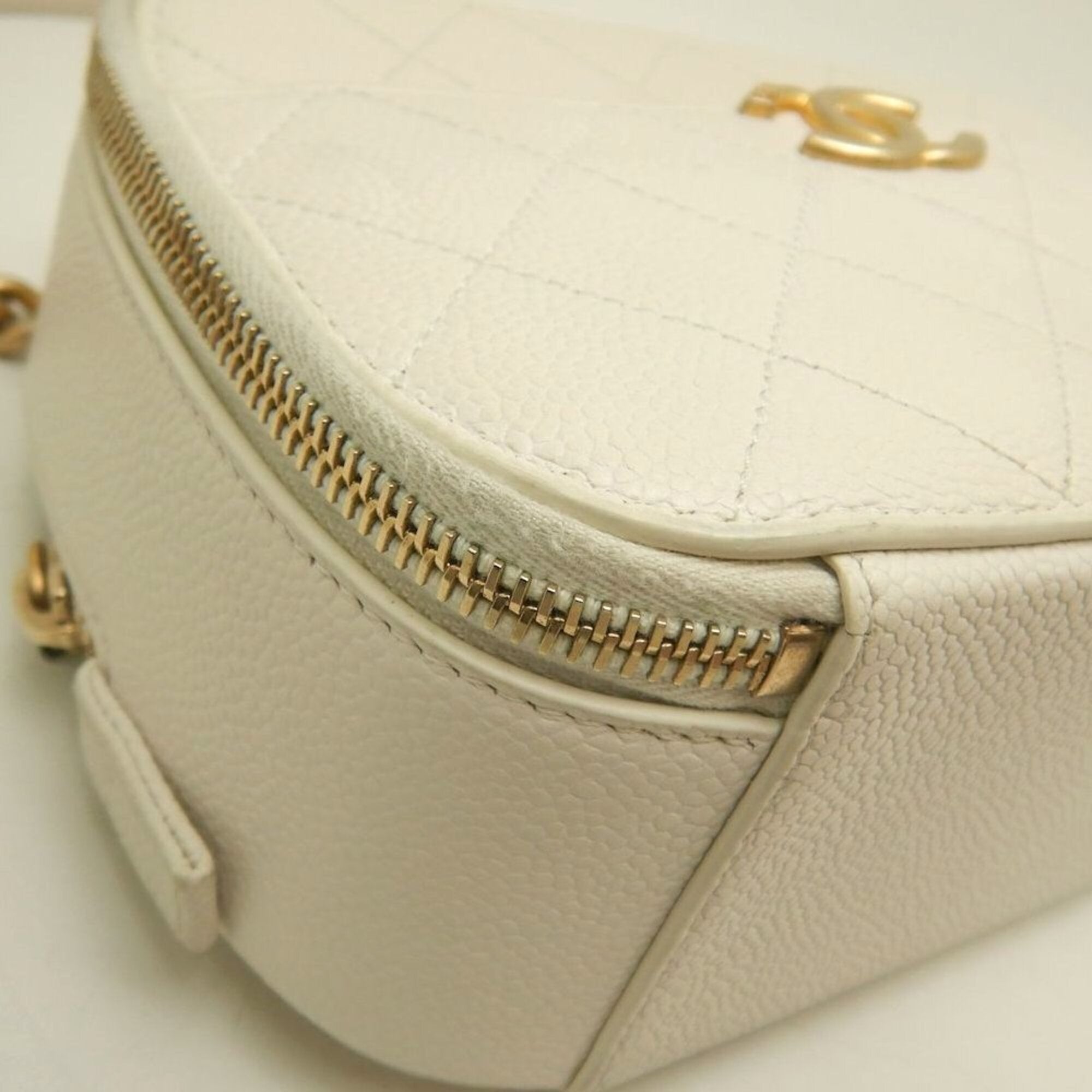 Chanel White Grained Calfskin Shoulder Bag Vanity Bag (Pre-Owned)