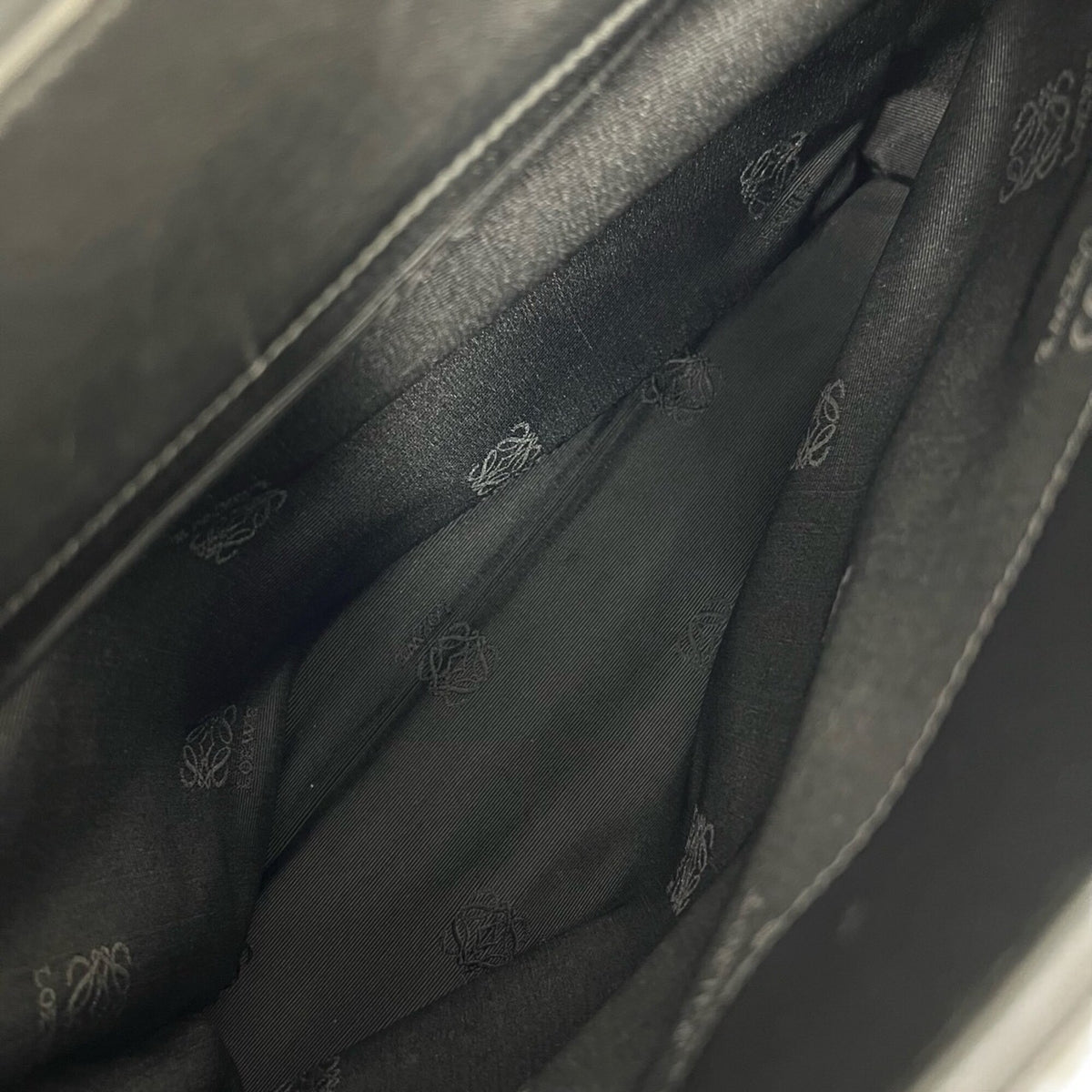 Loewe Black Leather Handbag Tote Bag (Pre-Owned)