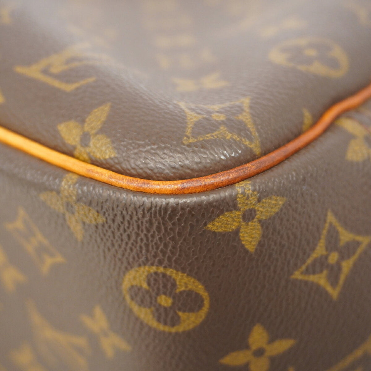 Louis Vuitton Brown Handbag (Pre-Owned)