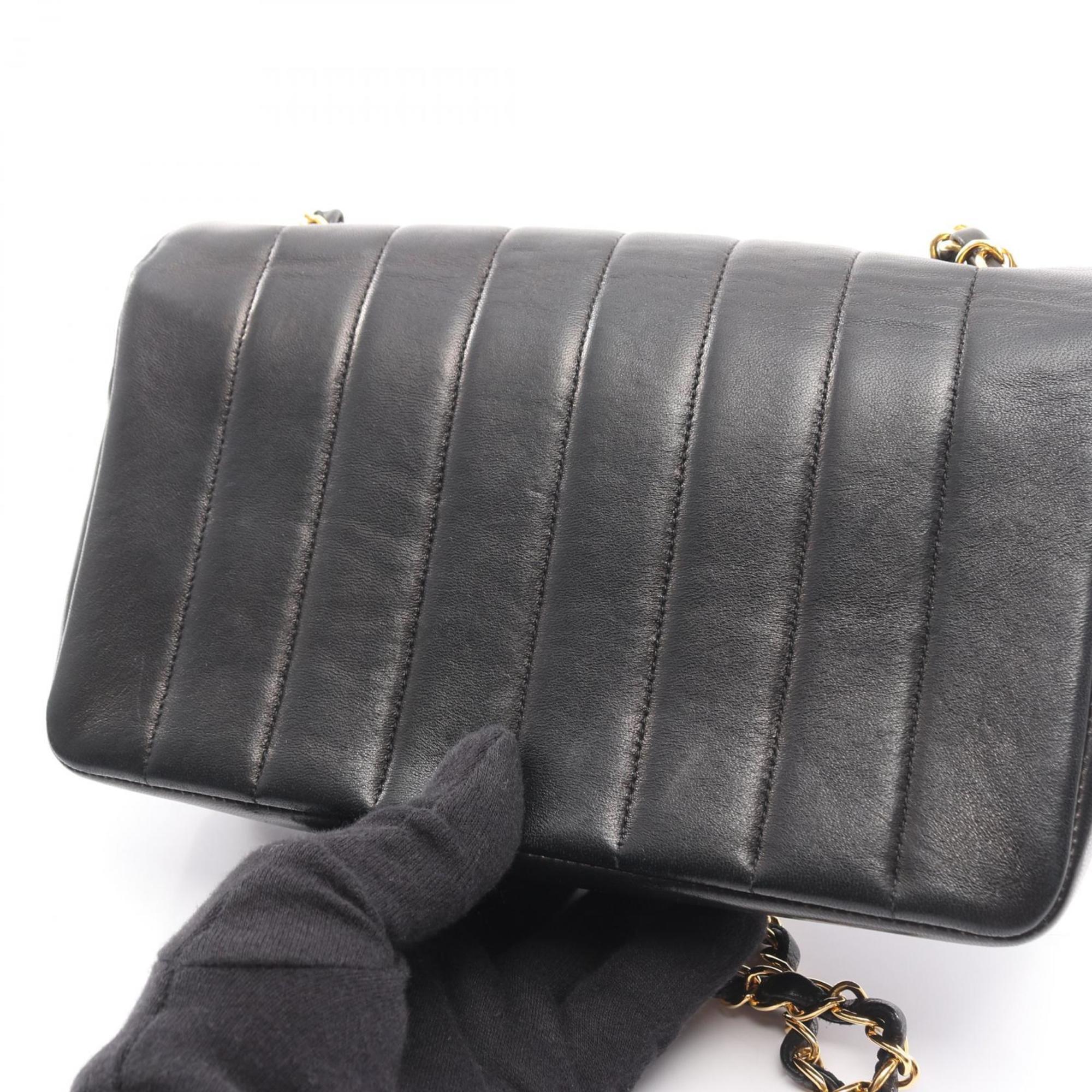 Chanel Black Leather Shoulder Bag (Pre-Owned)