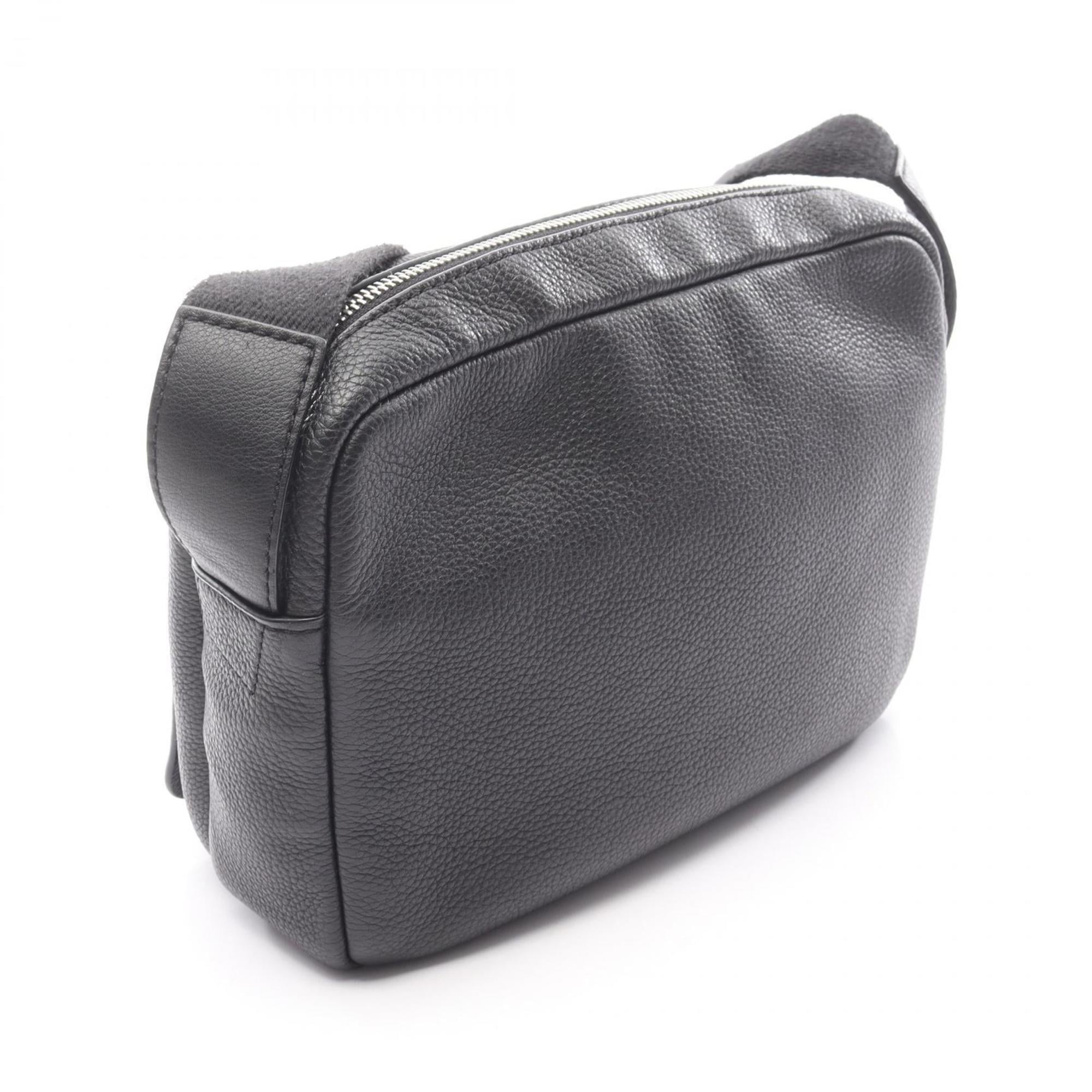 Loewe Black Leather Shoulder Bag (Pre-Owned)
