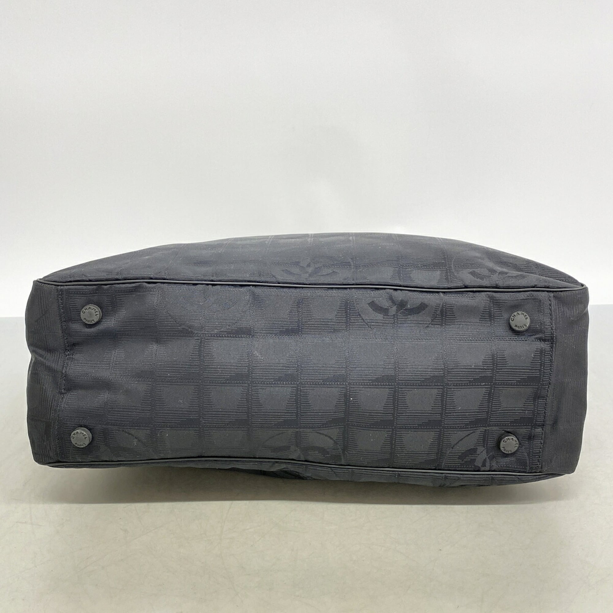 Chanel Black Nylon Tote Bag (Pre-Owned)