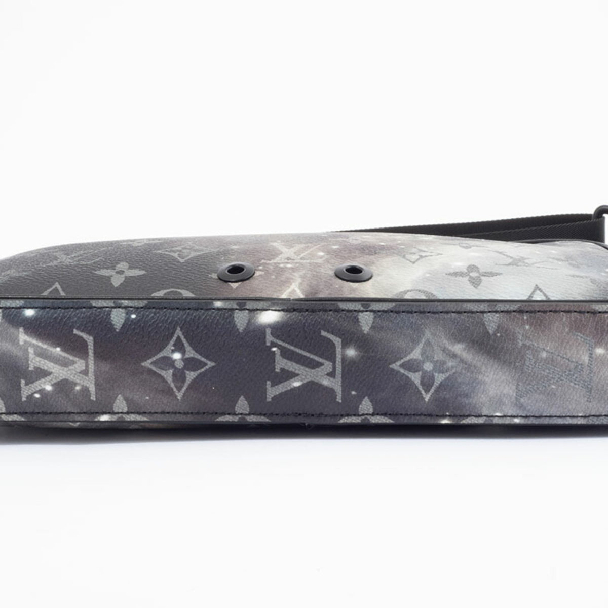 Louis Vuitton Canvas Shoulder Bag (Pre-Owned)