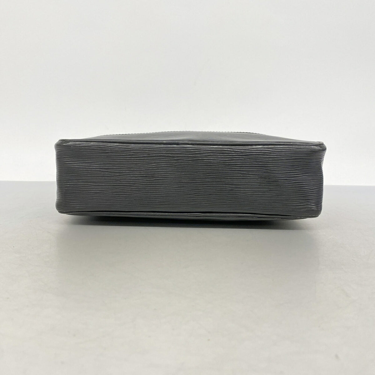 Louis Vuitton Noir Shoulder Bag (Pre-Owned)